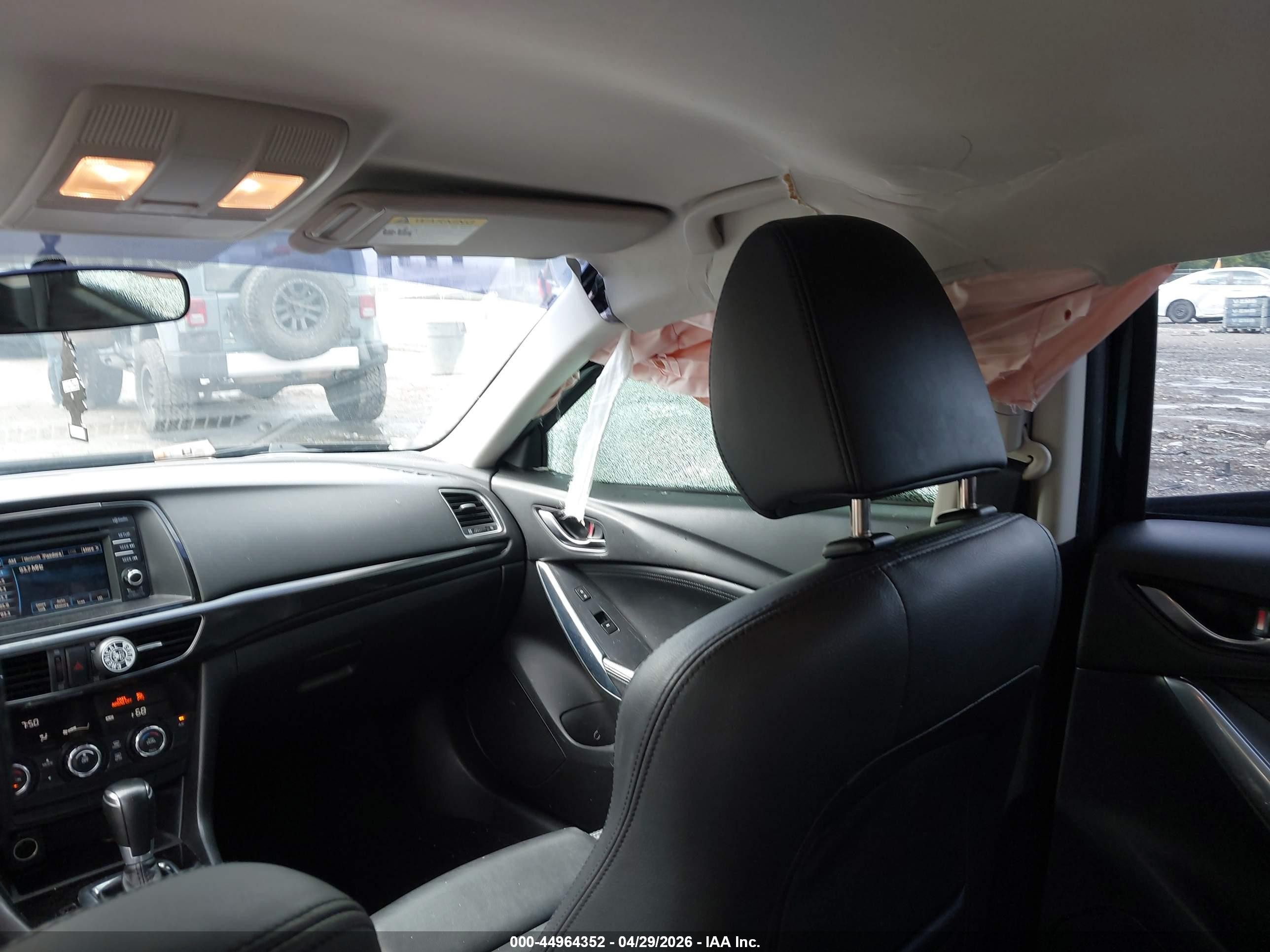 2015 Mazda Mazda6 I Touring Черный vin: JM1GJ1V59F1192379