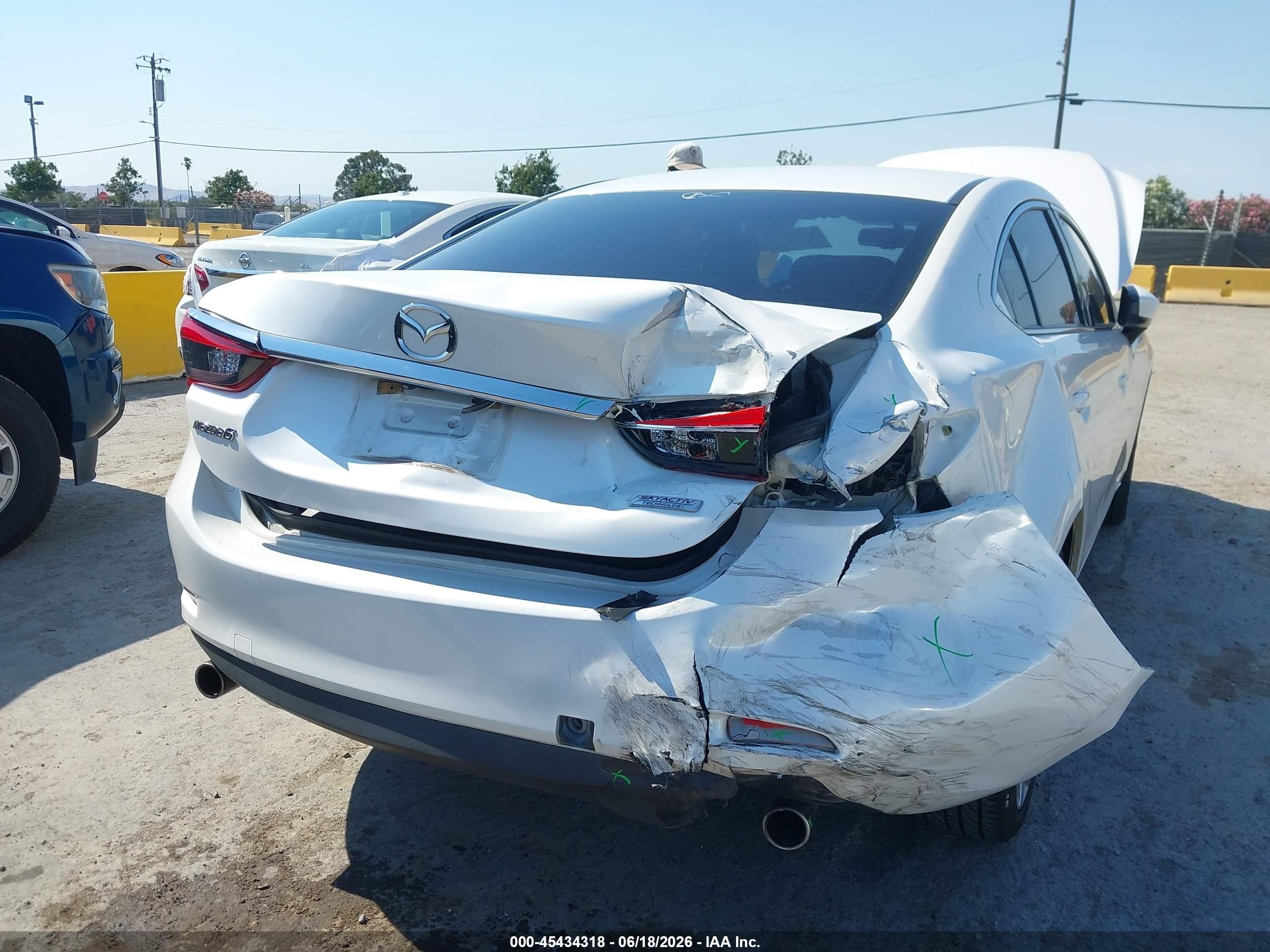 2014 Mazda Mazda6 I Touring White vin: JM1GJ1V65E1152288