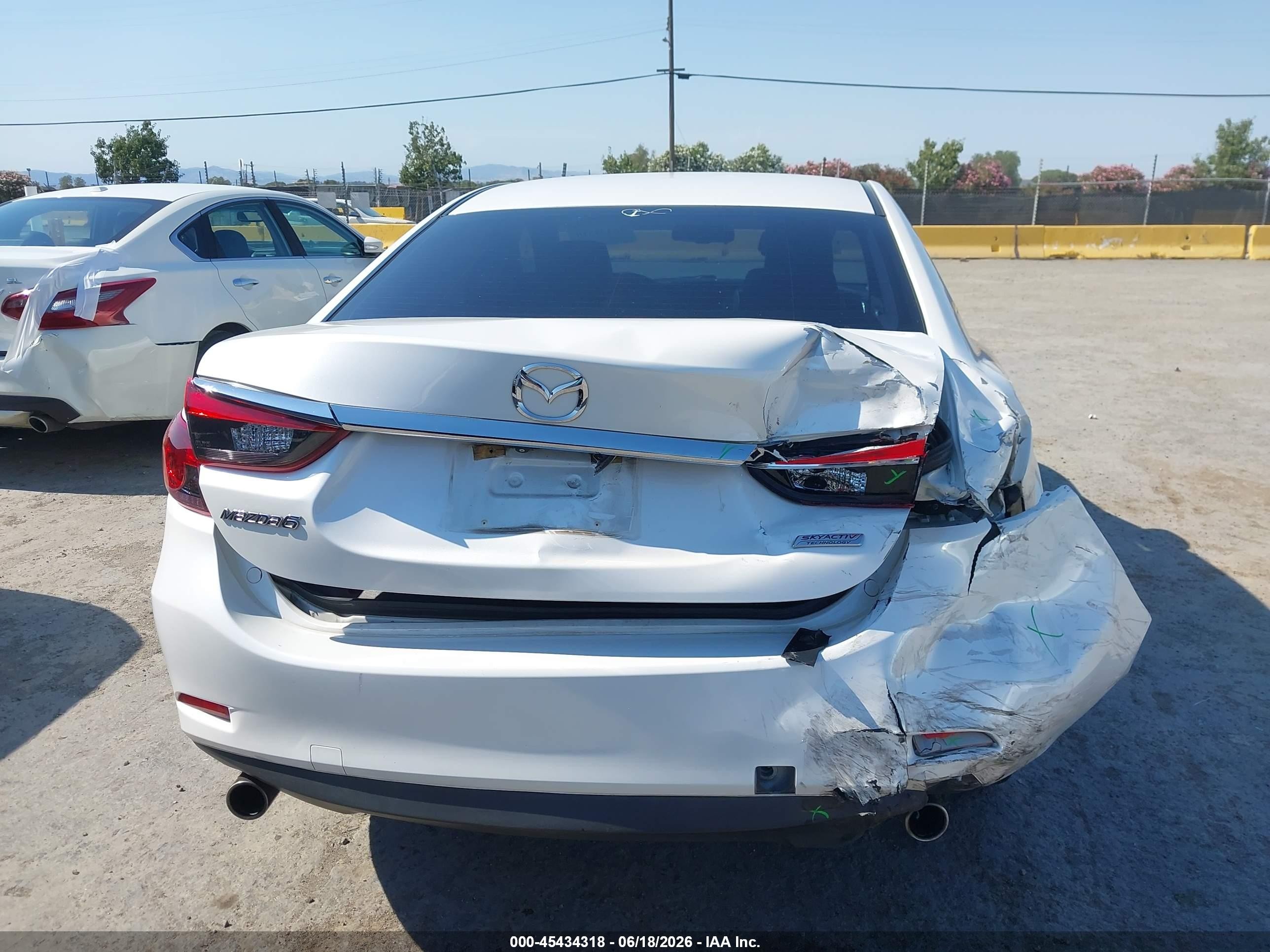 2014 Mazda Mazda6 I Touring White vin: JM1GJ1V65E1152288