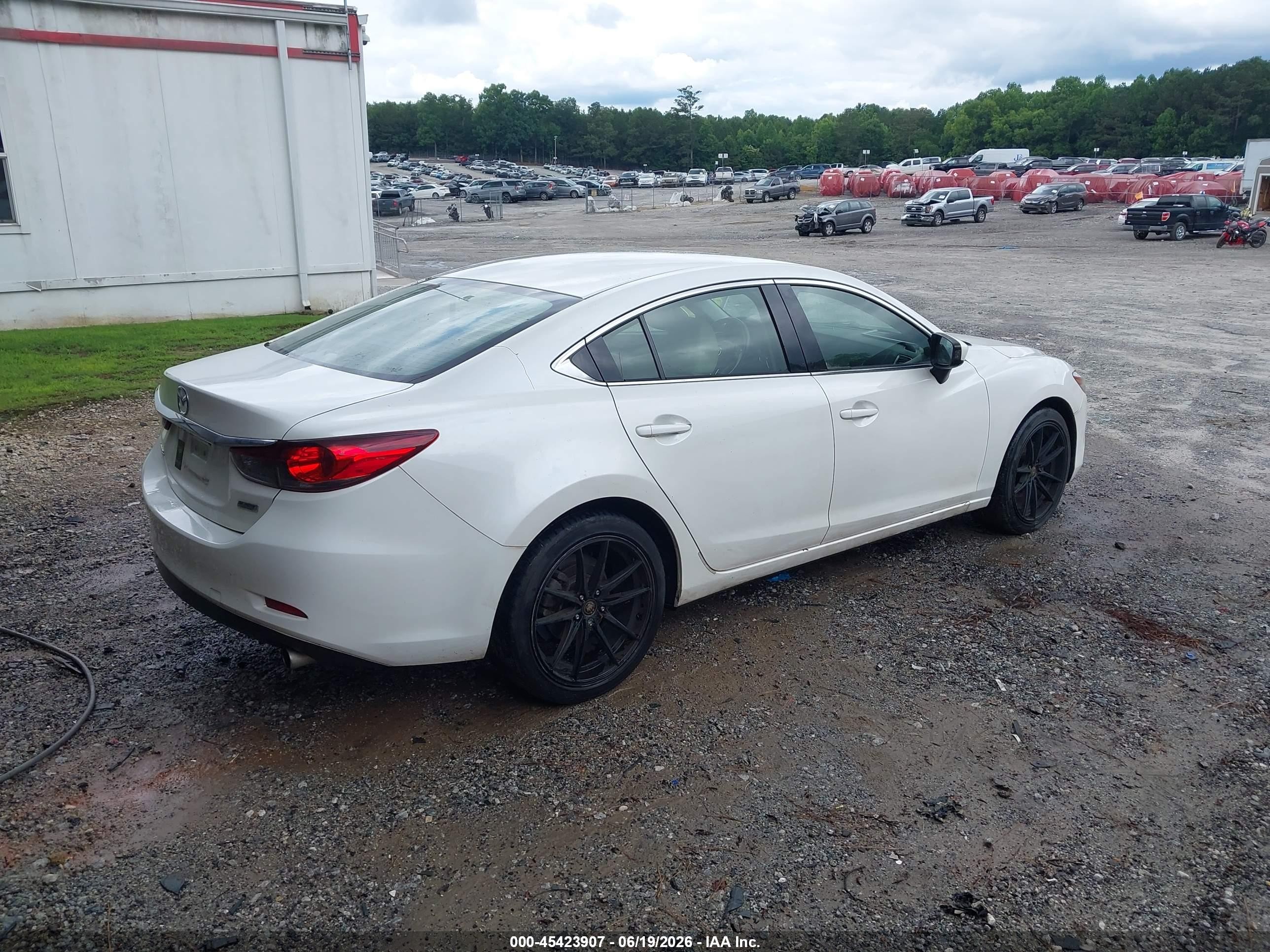 2014 Mazda Mazda6 I Touring White vin: JM1GJ1V69E1132948