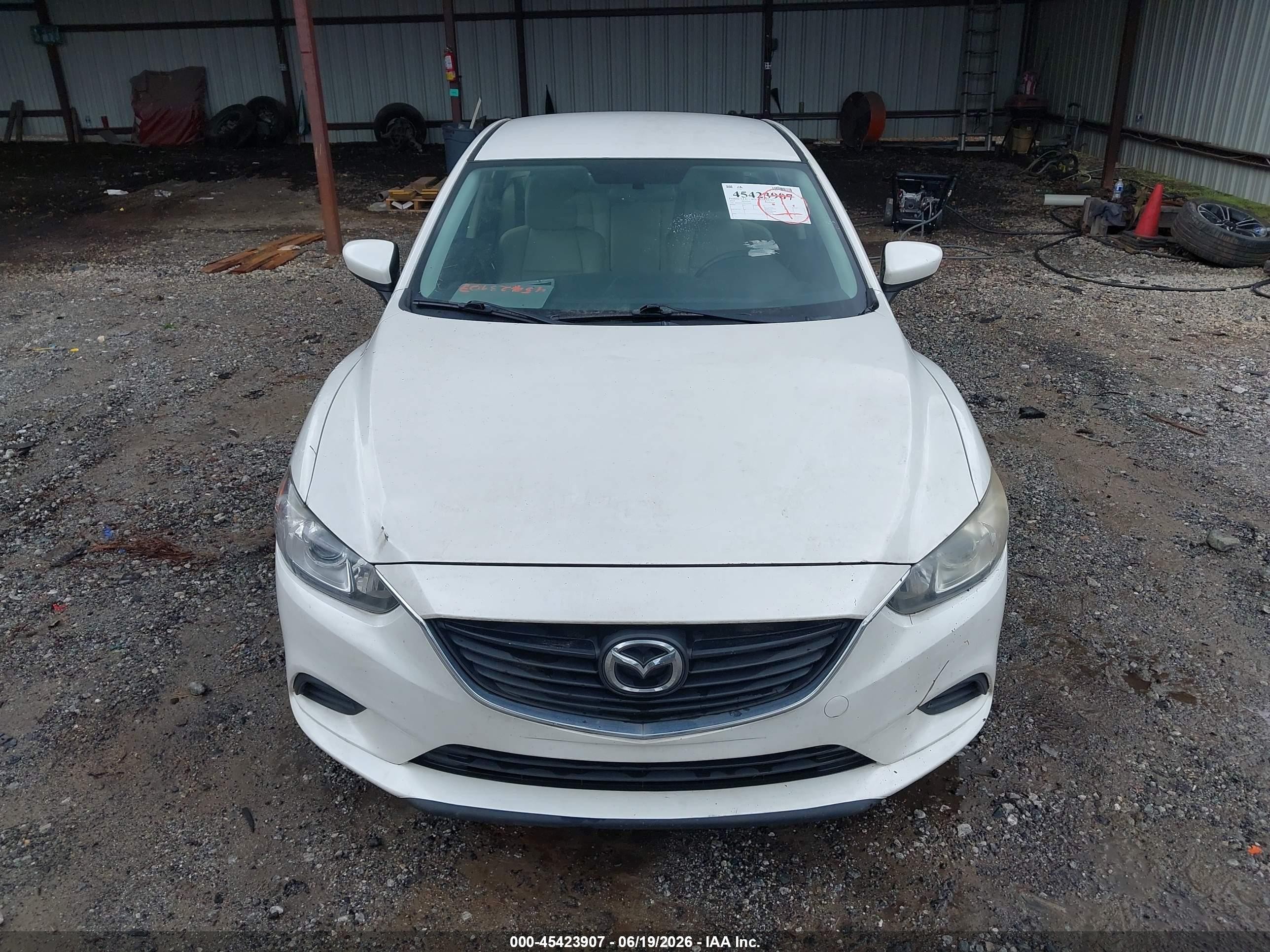 2014 Mazda Mazda6 I Touring White vin: JM1GJ1V69E1132948