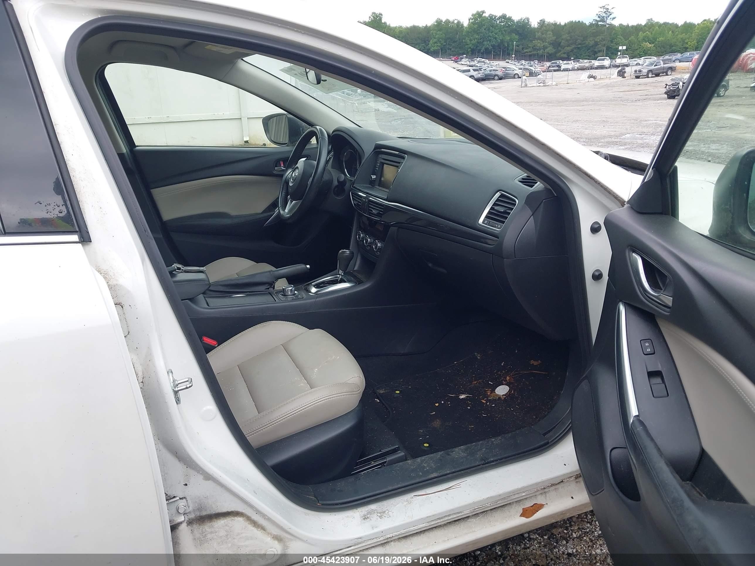 2014 Mazda Mazda6 I Touring White vin: JM1GJ1V69E1132948