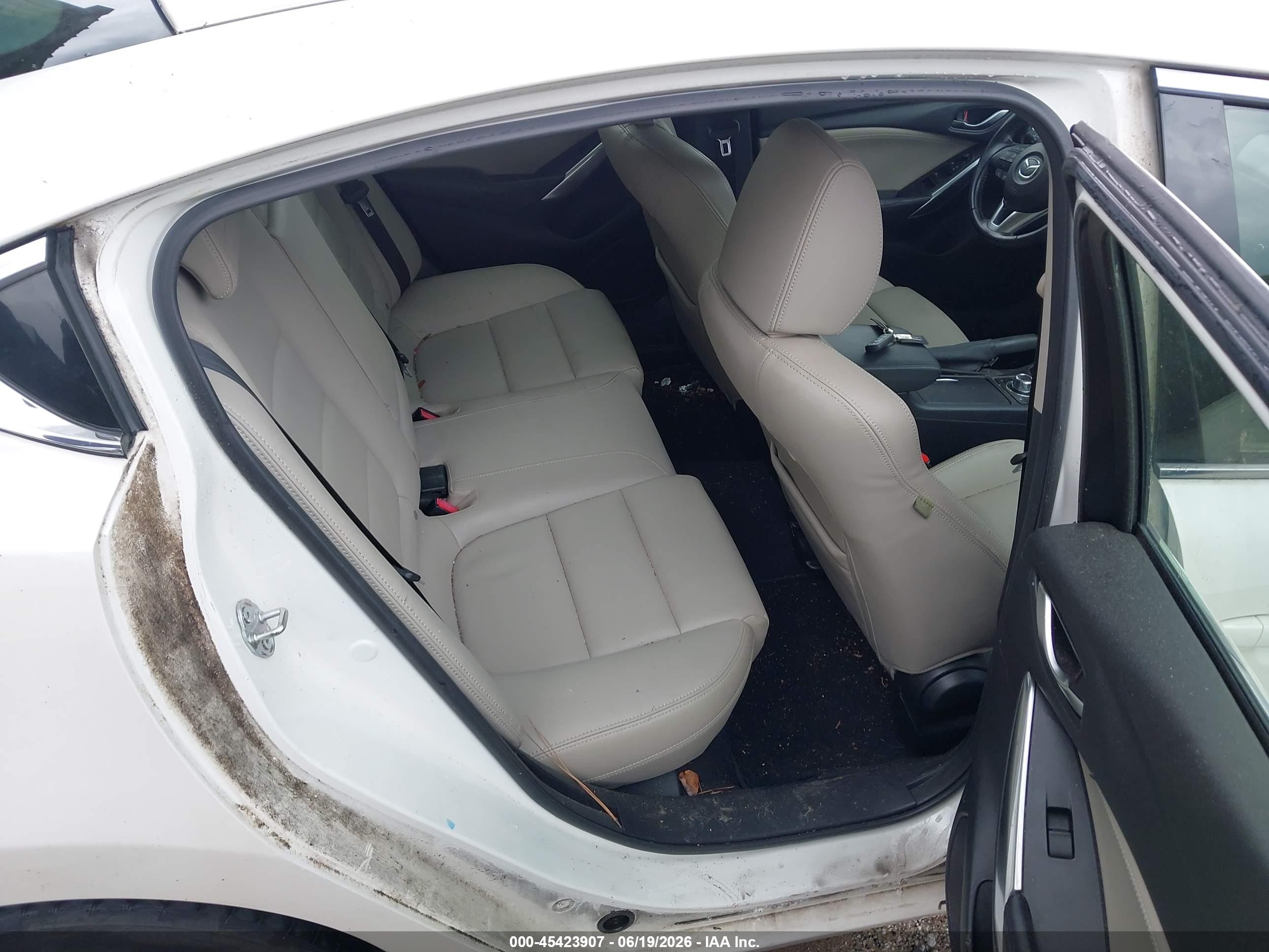 2014 Mazda Mazda6 I Touring White vin: JM1GJ1V69E1132948
