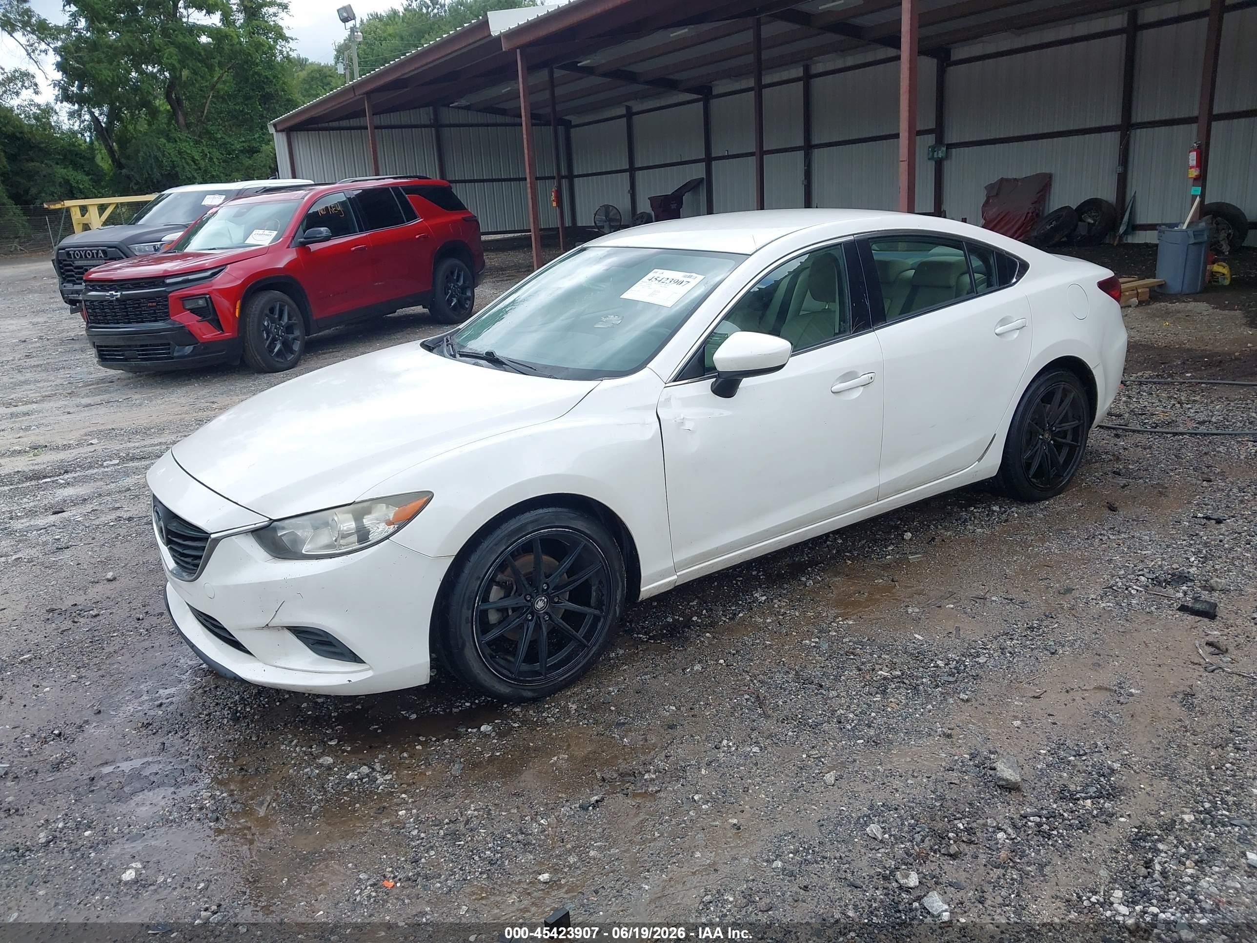 2014 Mazda Mazda6 I Touring White vin: JM1GJ1V69E1132948