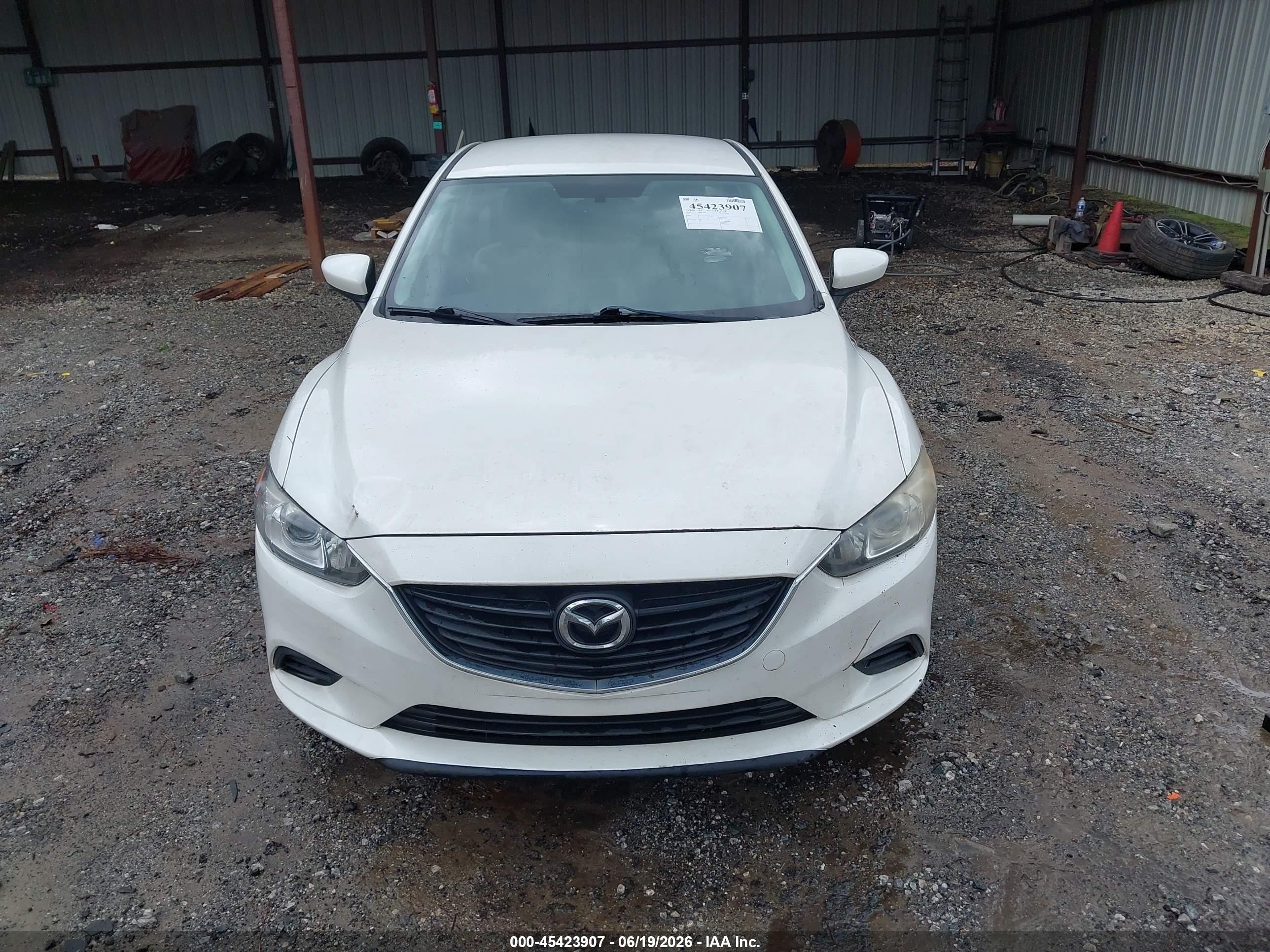 2014 Mazda Mazda6 I Touring White vin: JM1GJ1V69E1132948