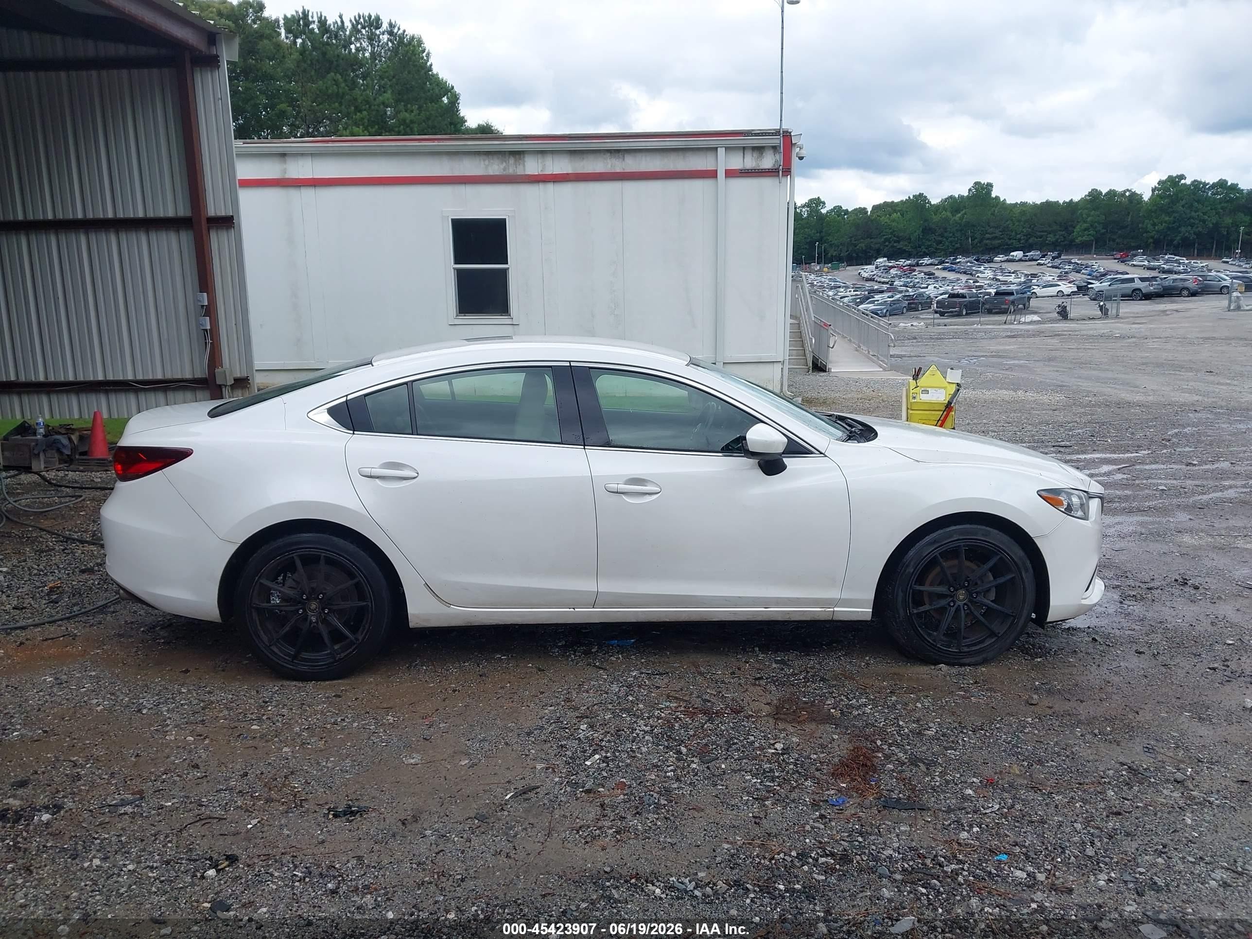 2014 Mazda Mazda6 I Touring White vin: JM1GJ1V69E1132948