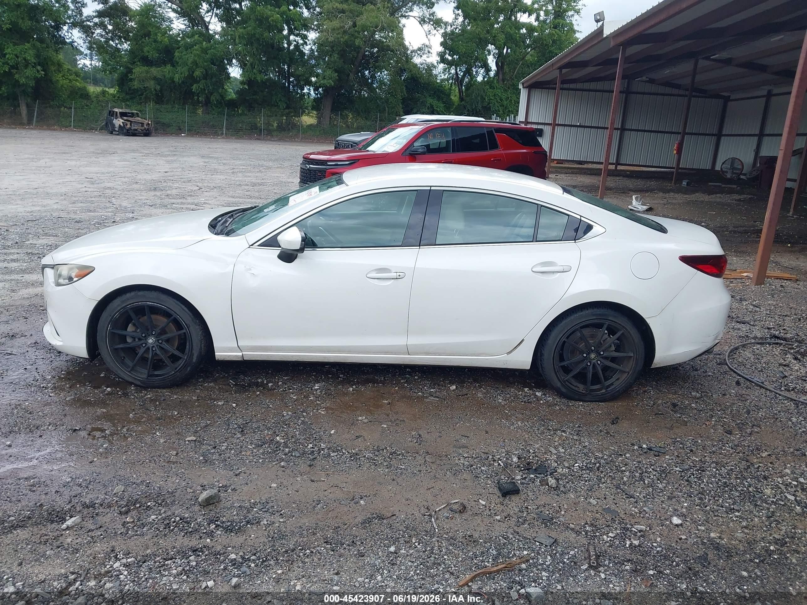 2014 Mazda Mazda6 I Touring White vin: JM1GJ1V69E1132948