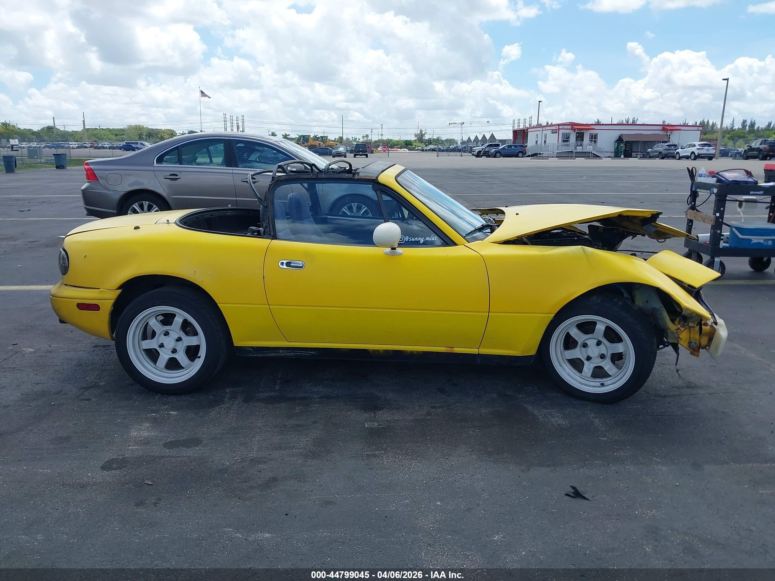 1992 Mazda Mx-5 Miata   Yellow vin: JM1NA3513N1314877