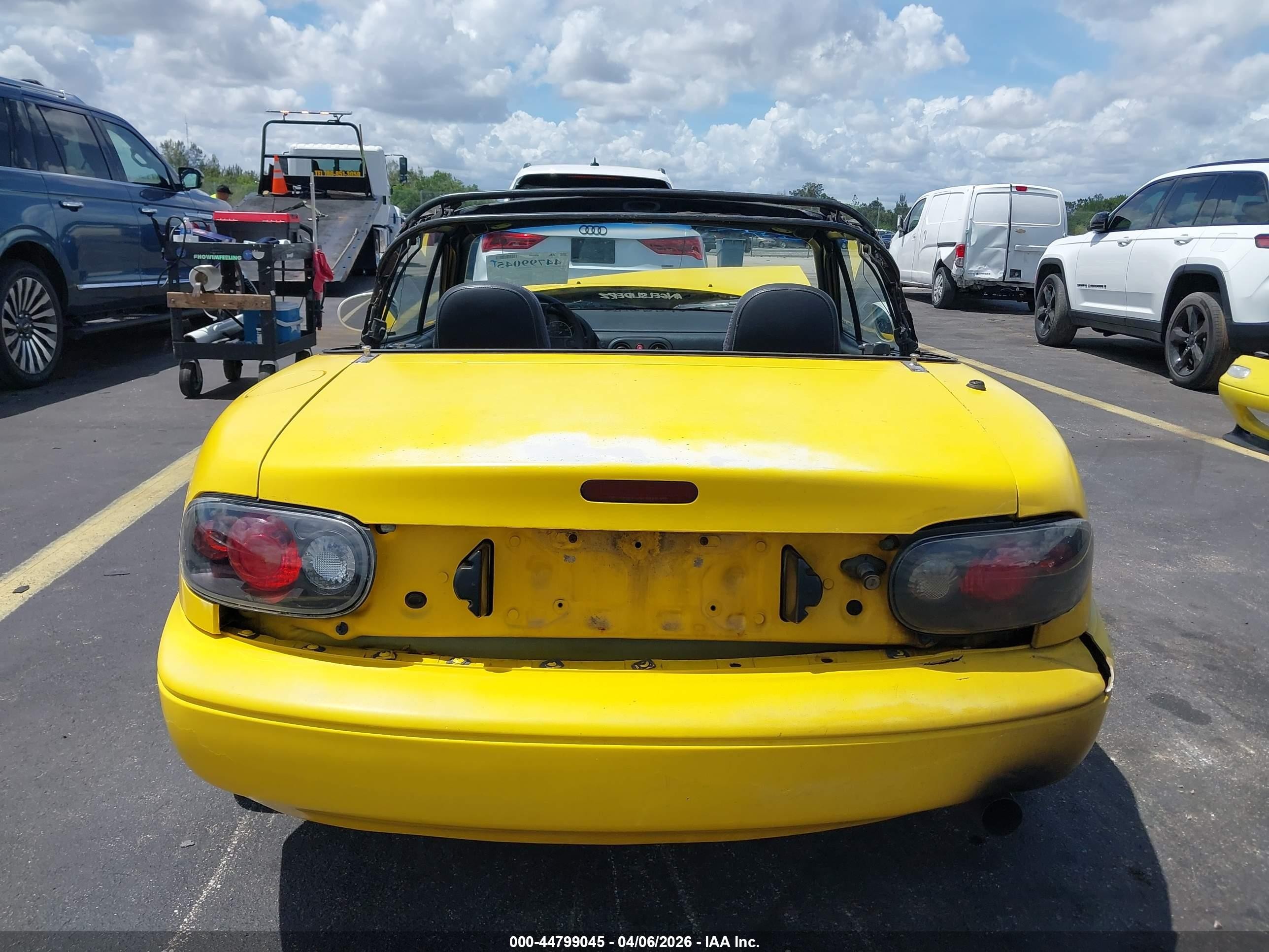 1992 Mazda Mx-5 Miata   Yellow vin: JM1NA3513N1314877