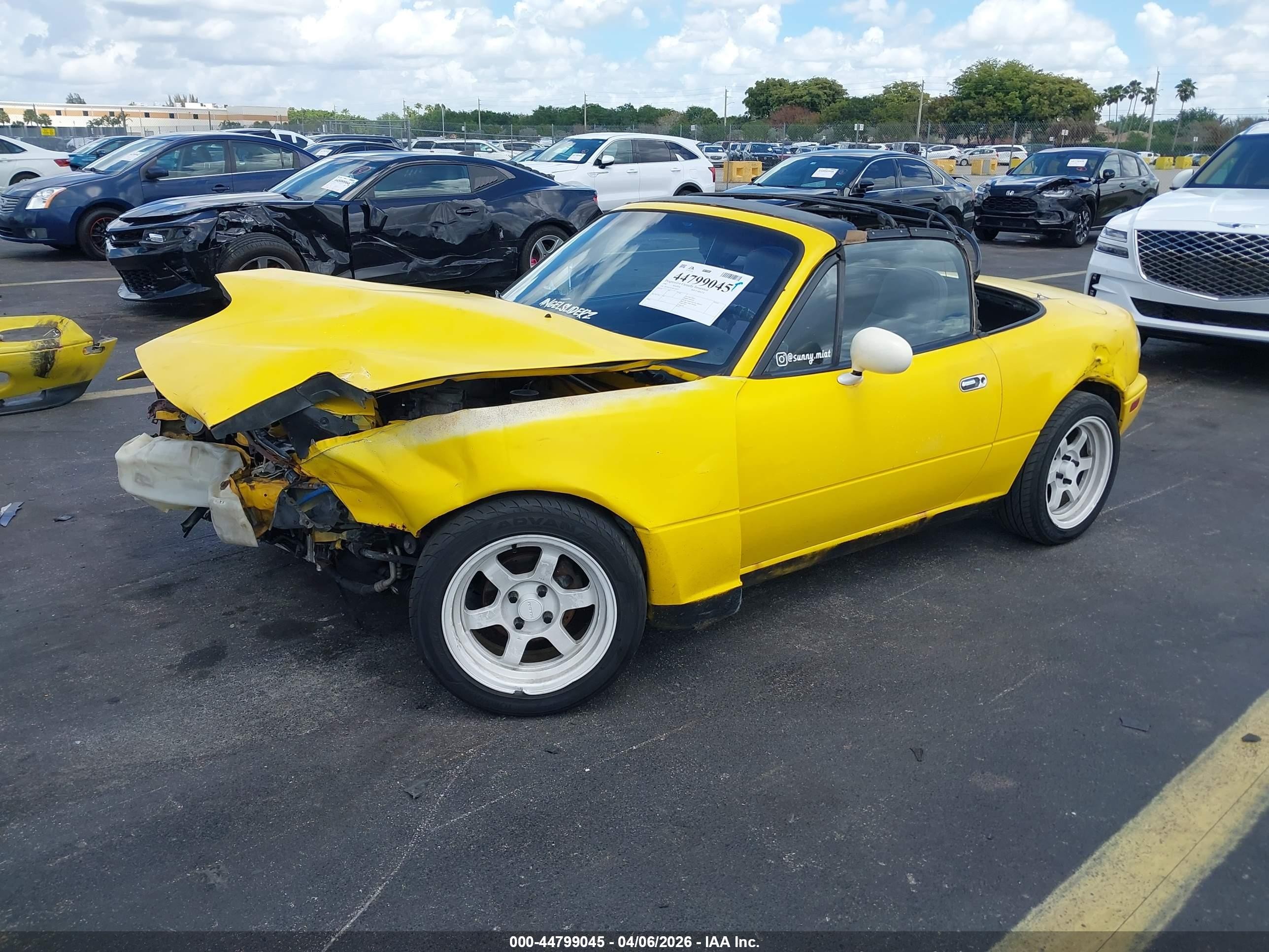 1992 Mazda Mx-5 Miata   Yellow vin: JM1NA3513N1314877