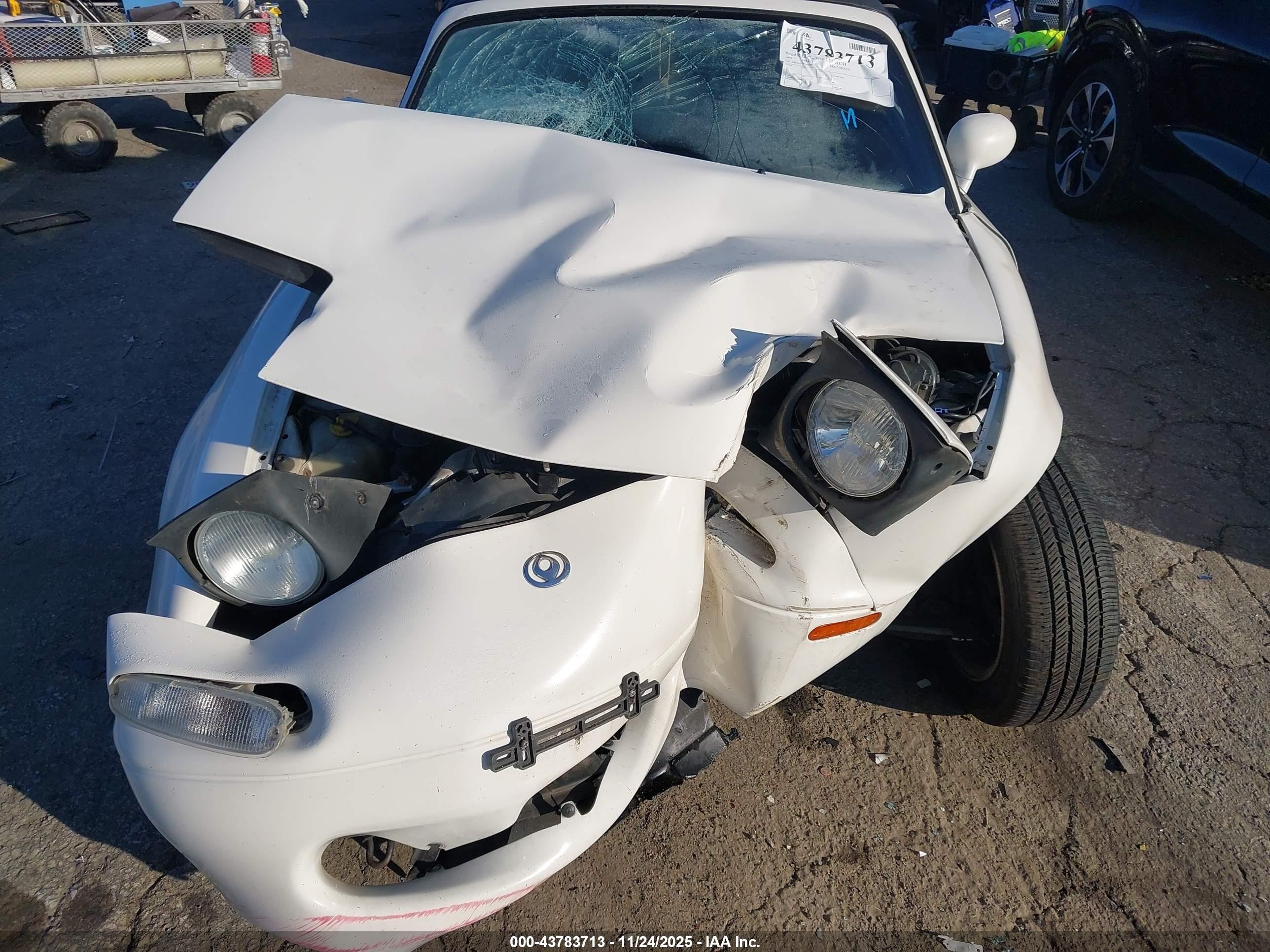 1995 Mazda Mx-5 Miata   White vin: JM1NA3533S0605057