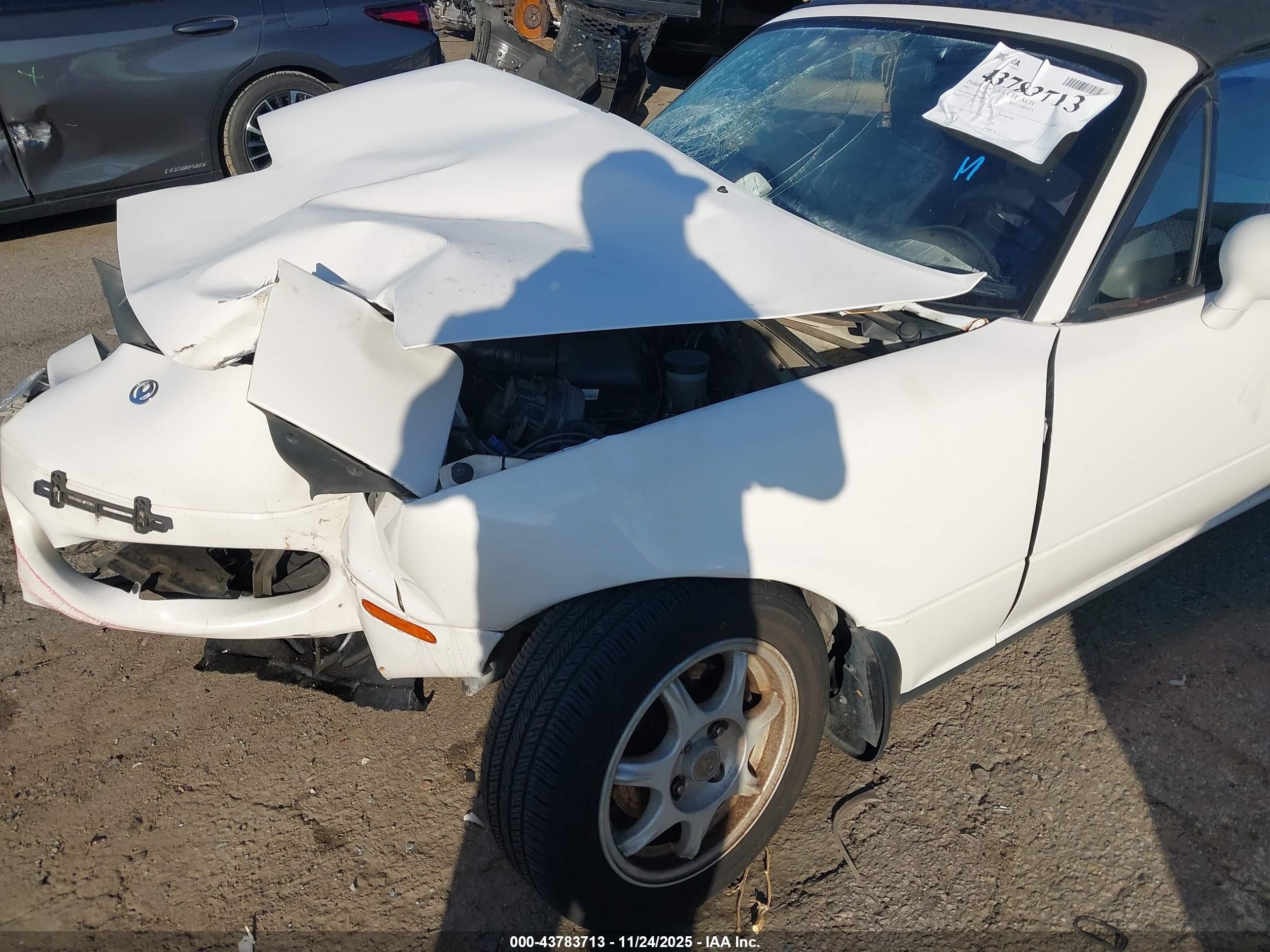 1995 Mazda Mx-5 Miata   White vin: JM1NA3533S0605057