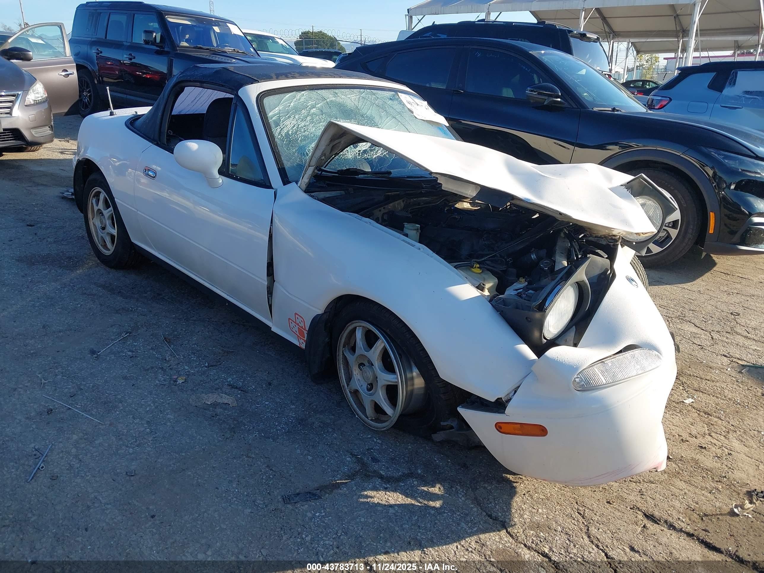 1995 Mazda Mx-5 Miata   White vin: JM1NA3533S0605057
