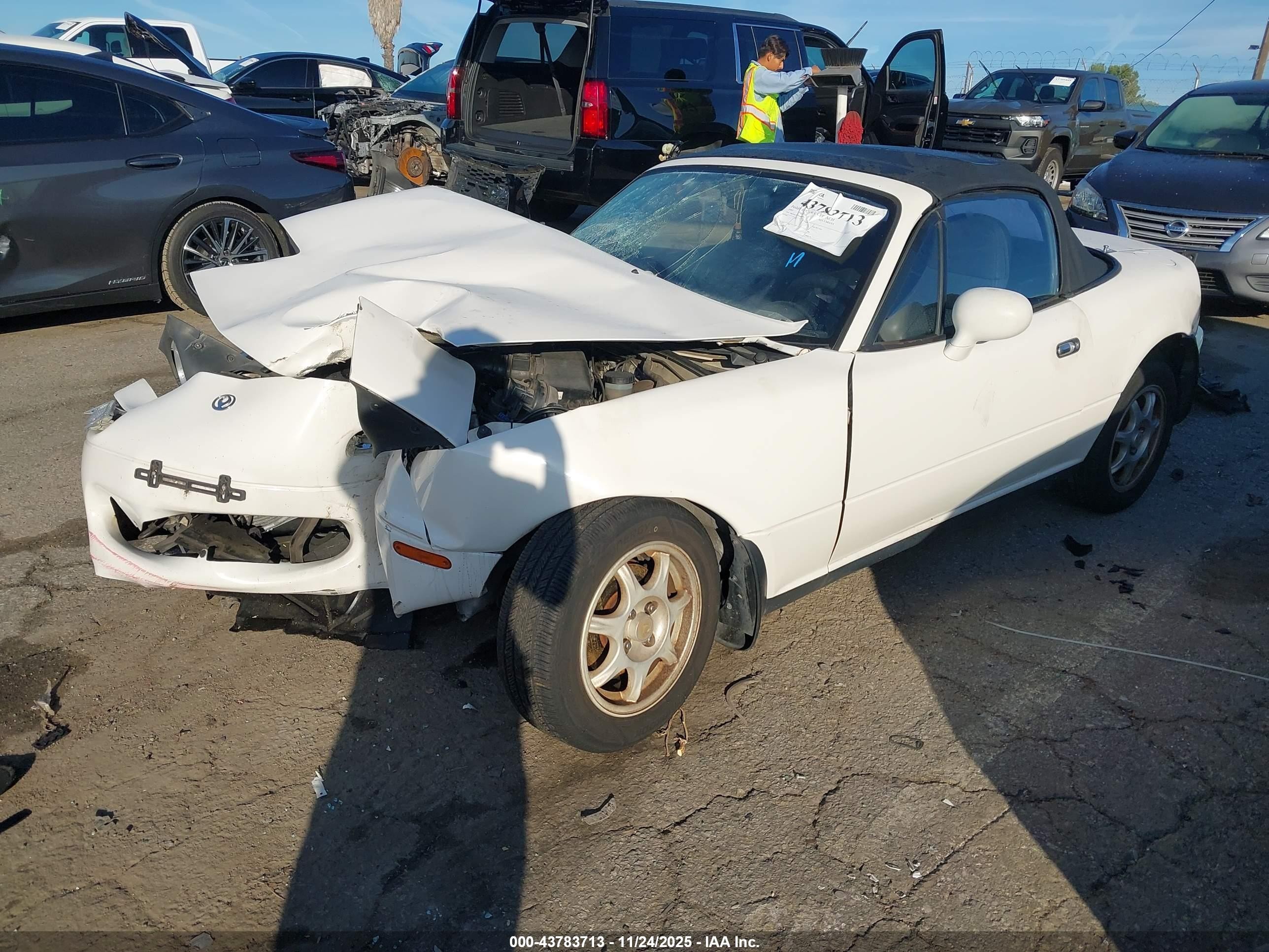 1995 Mazda Mx-5 Miata   White vin: JM1NA3533S0605057