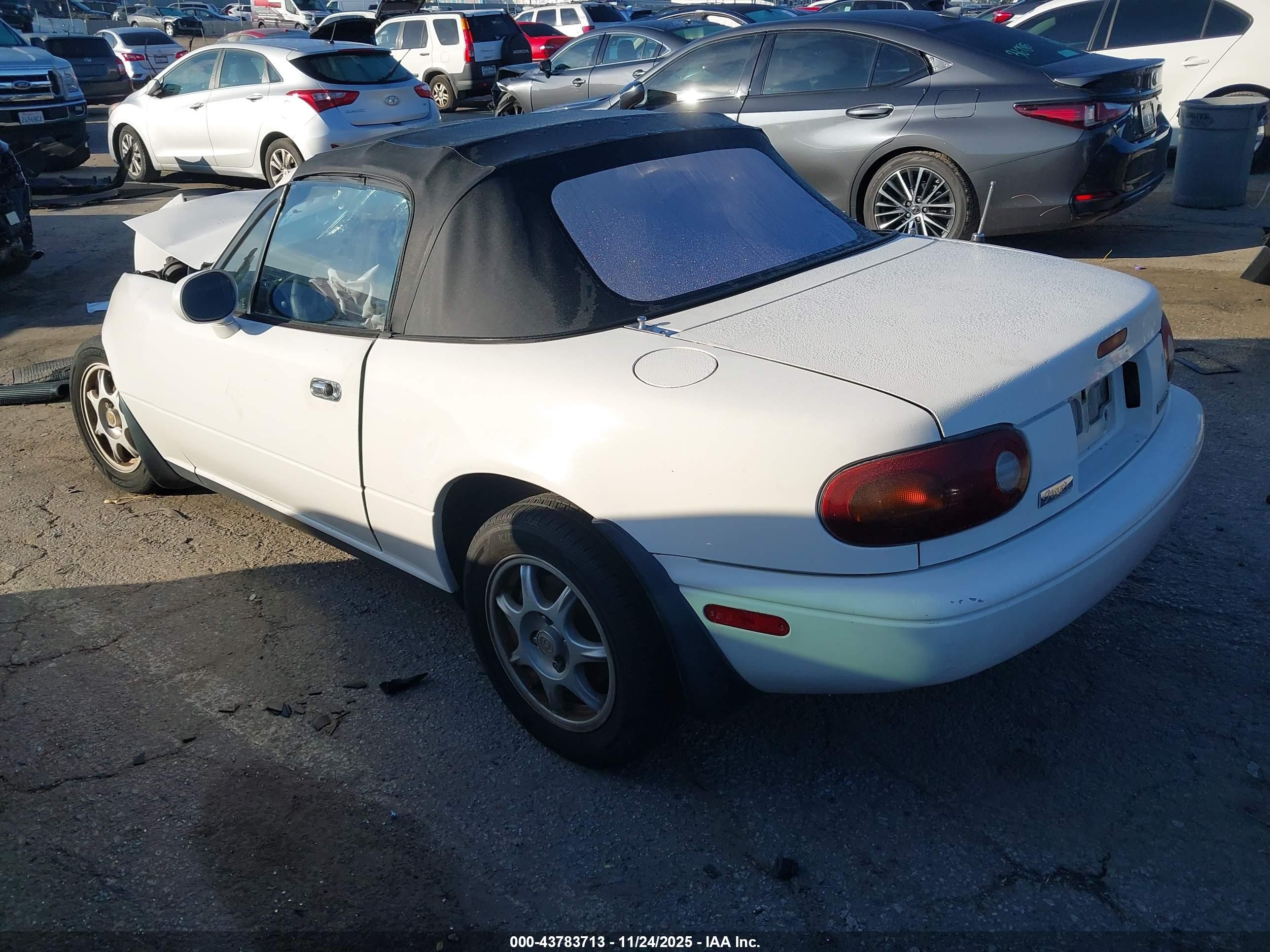 1995 Mazda Mx-5 Miata   White vin: JM1NA3533S0605057