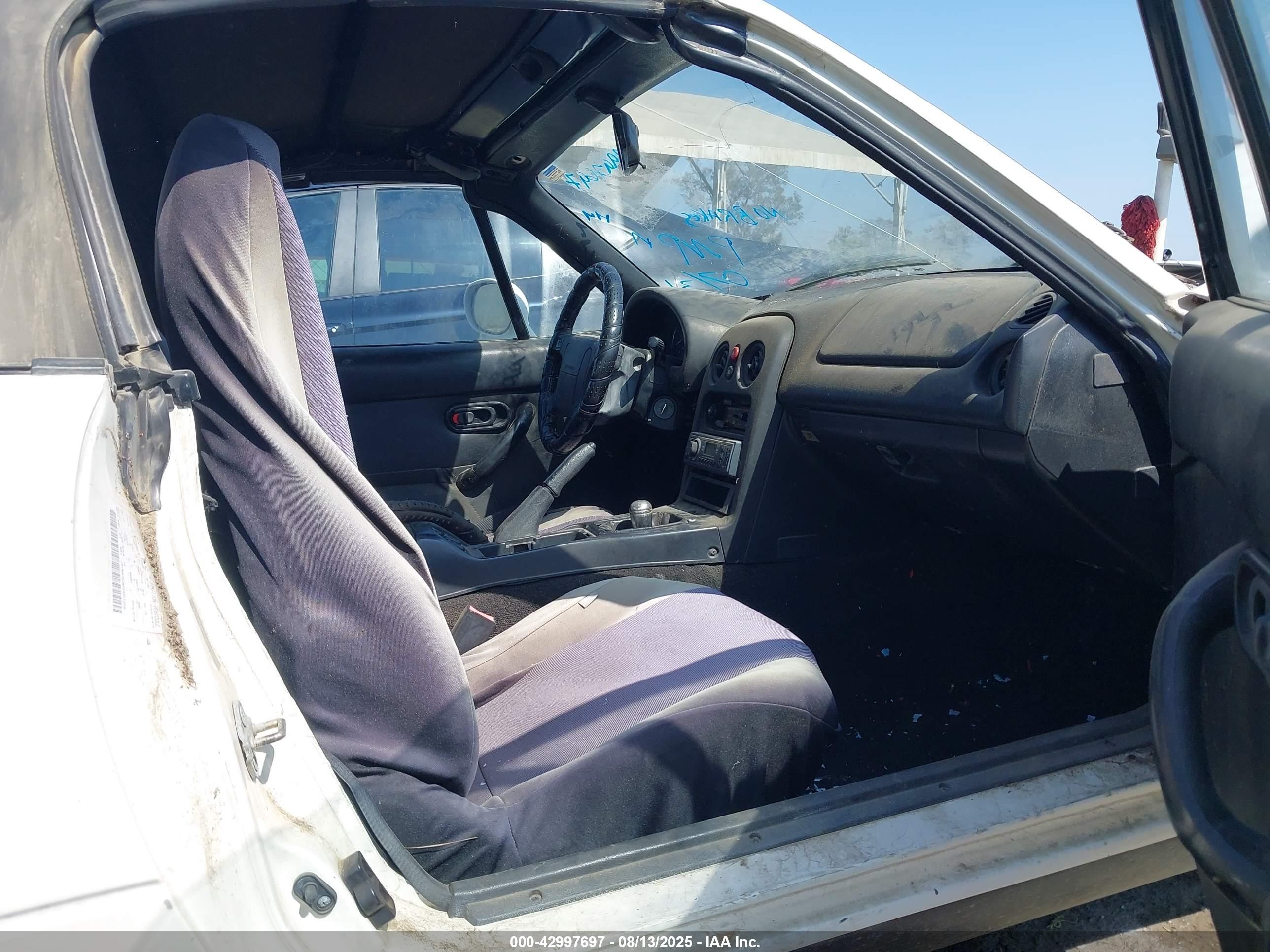 1995 Mazda Mx-5 Miata   White vin: JM1NA3534S0601258