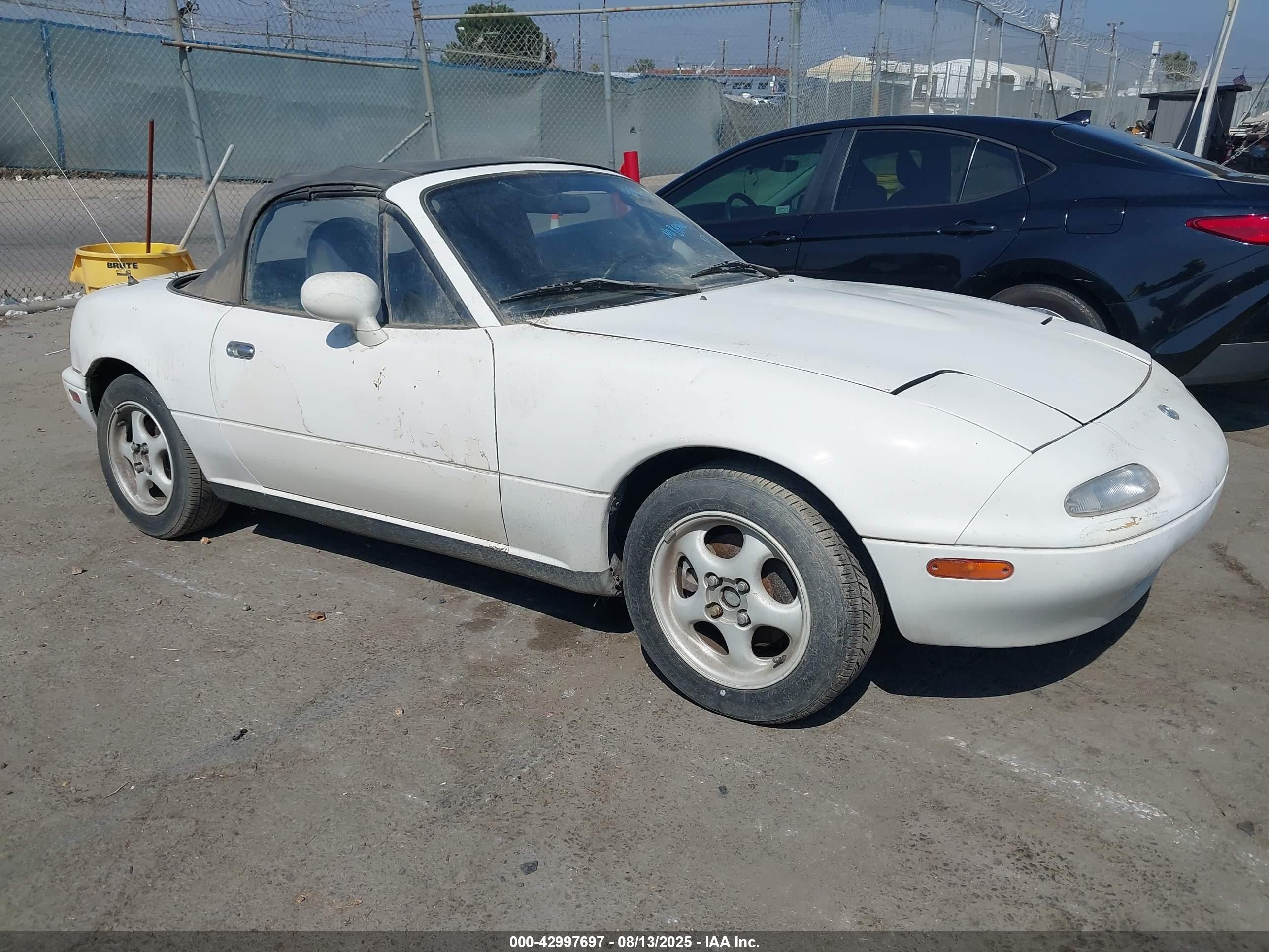 1995 Mazda Mx-5 Miata   White vin: JM1NA3534S0601258