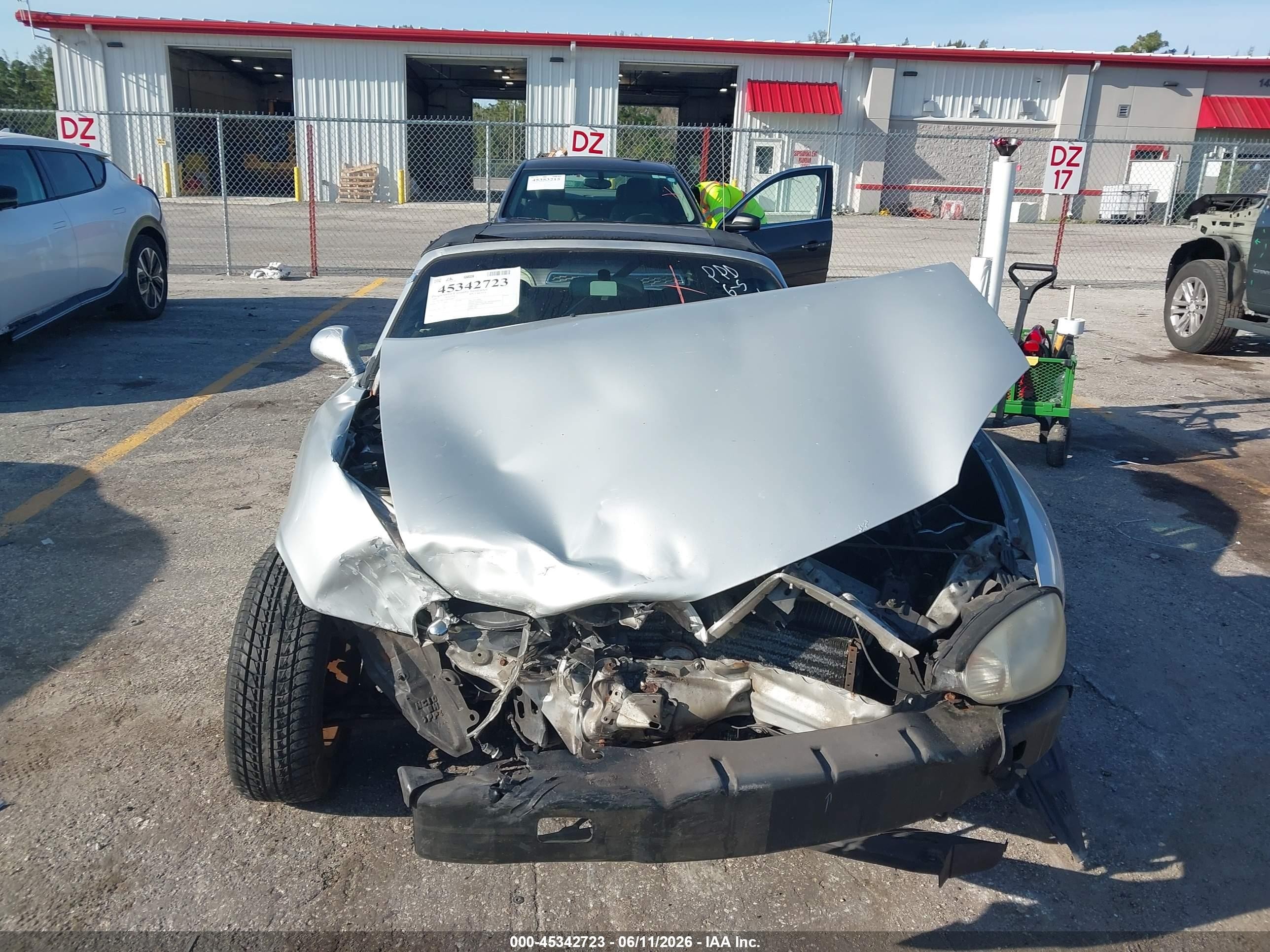 1999 Mazda Mx-5 Miata Leather Pkg/popular Equipment Pkg/sports Pkg/touring Pkg Silver vin: JM1NB3530X0100971