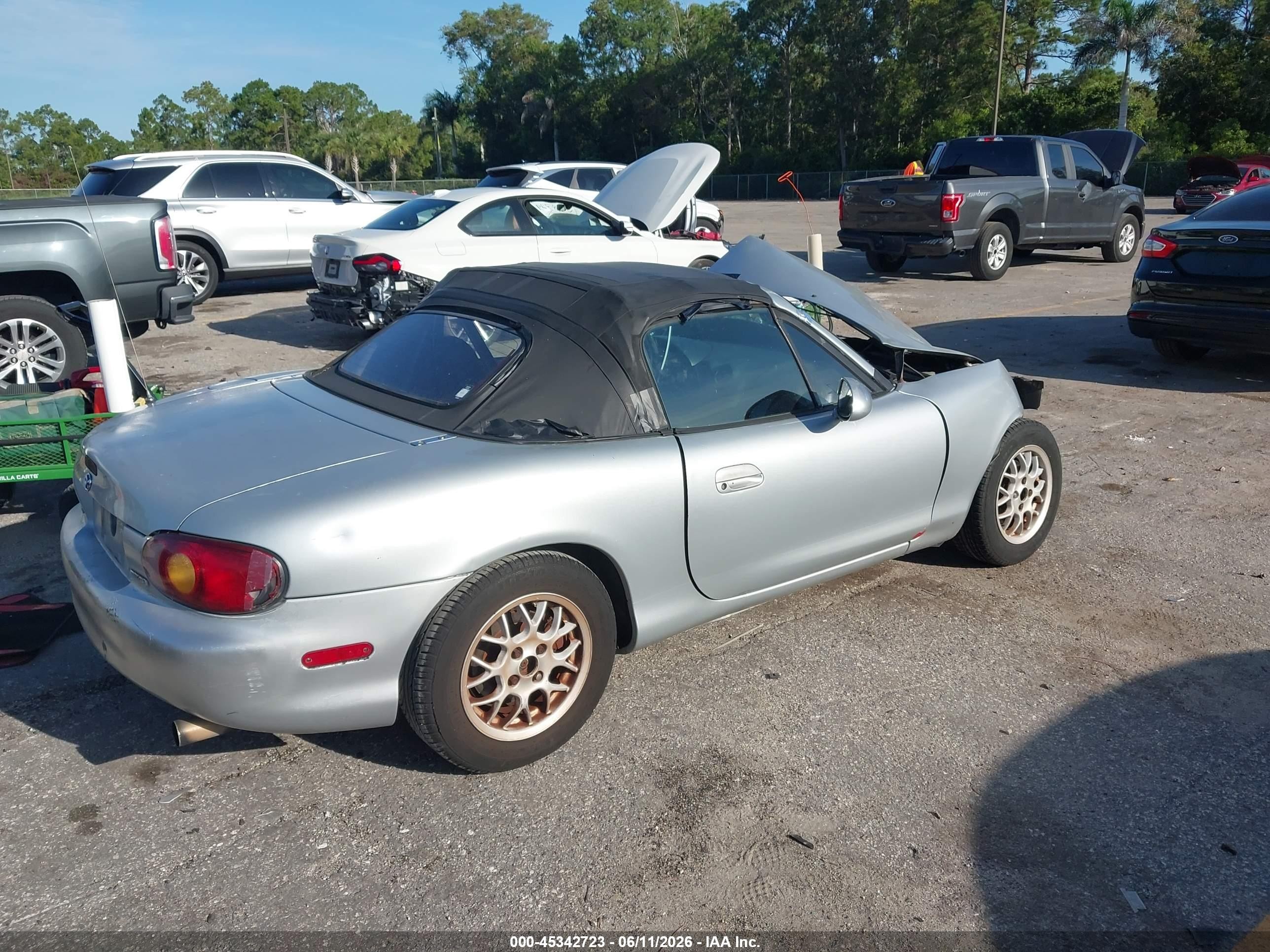 1999 Mazda Mx-5 Miata Leather Pkg/popular Equipment Pkg/sports Pkg/touring Pkg Silver vin: JM1NB3530X0100971