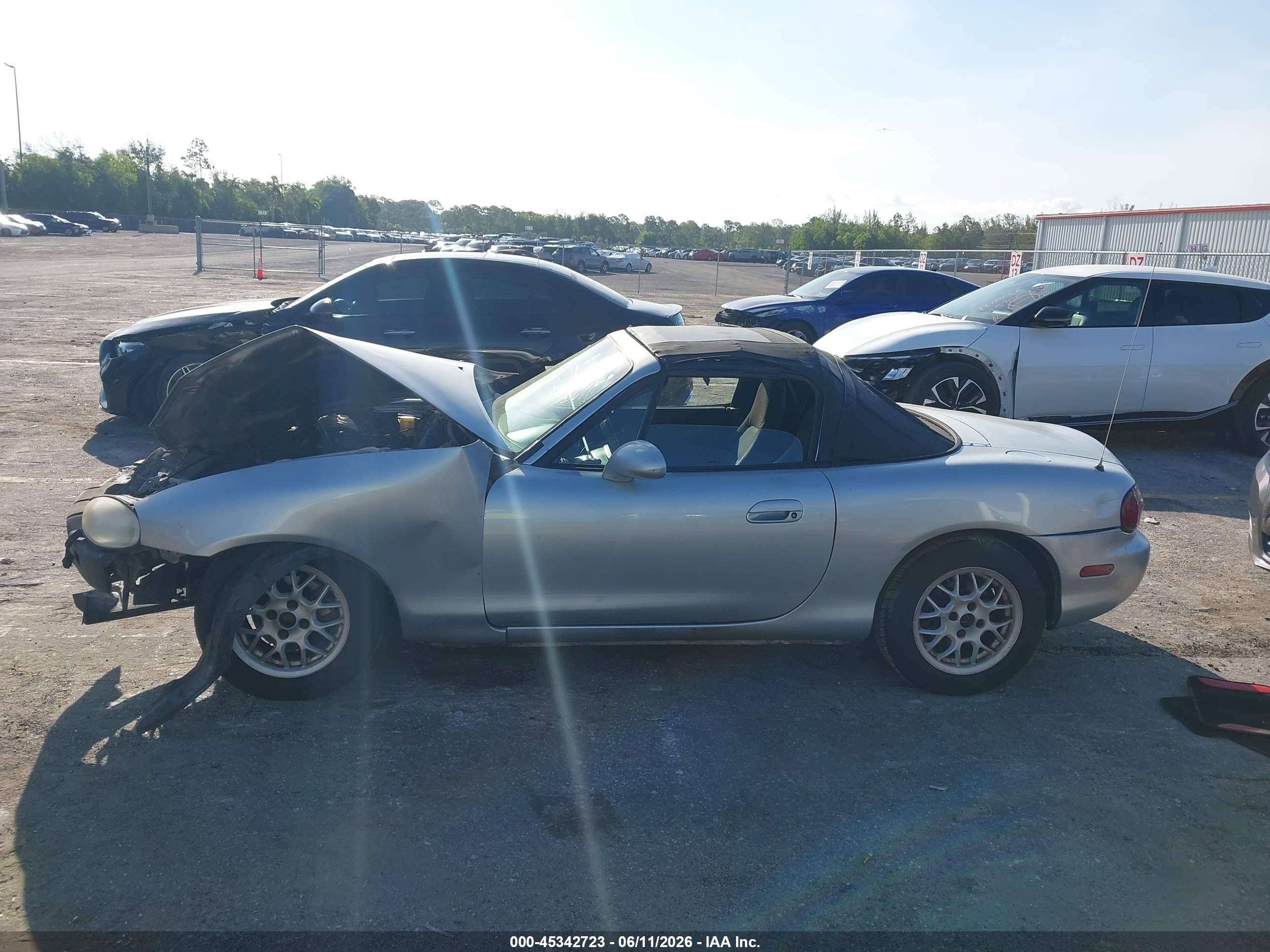 1999 Mazda Mx-5 Miata Leather Pkg/popular Equipment Pkg/sports Pkg/touring Pkg Silver vin: JM1NB3530X0100971