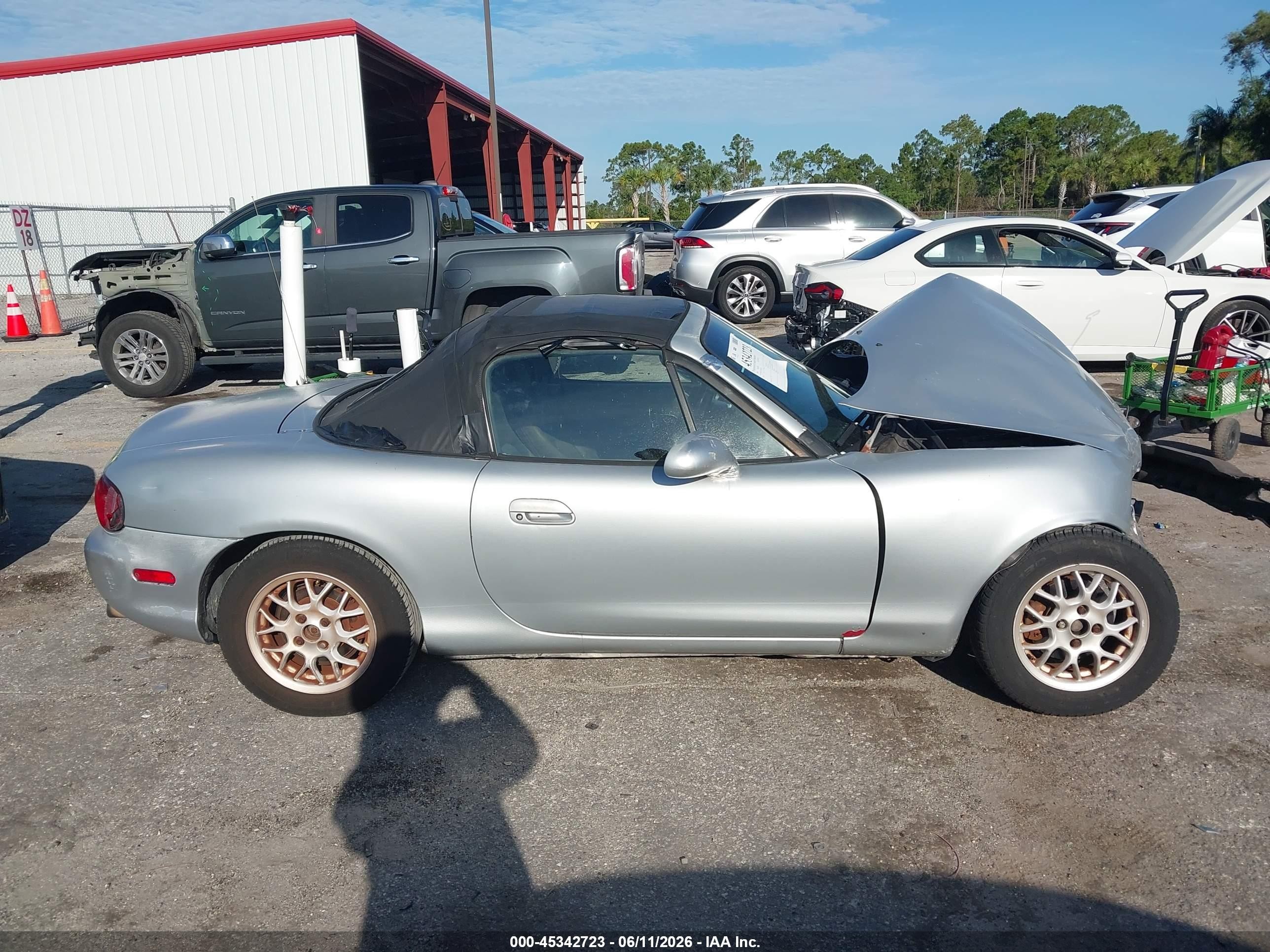 1999 Mazda Mx-5 Miata Leather Pkg/popular Equipment Pkg/sports Pkg/touring Pkg Silver vin: JM1NB3530X0100971