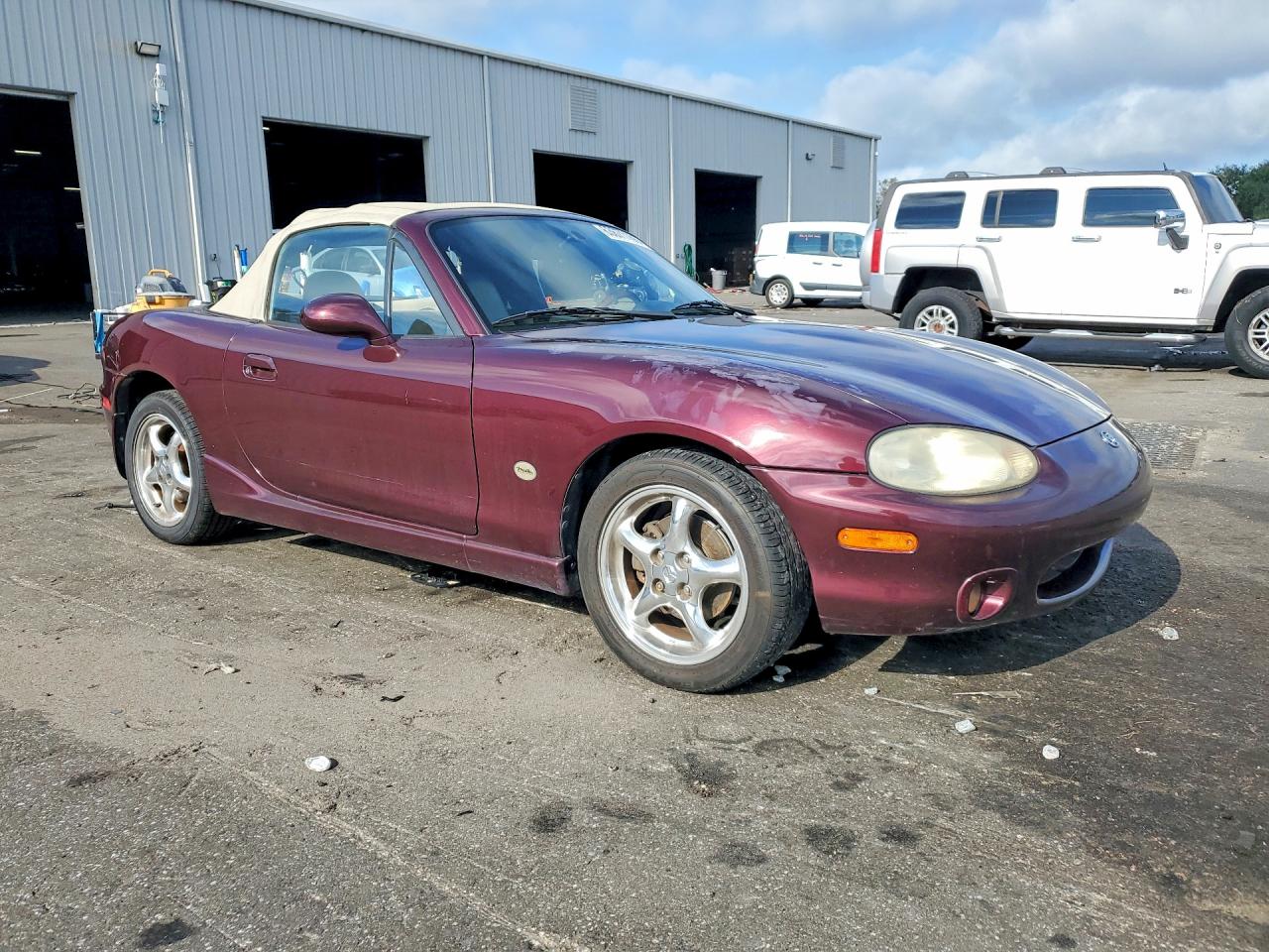 2000 Mazda Mx-5 Miata Base Burgundy vin: JM1NB3531Y0148402