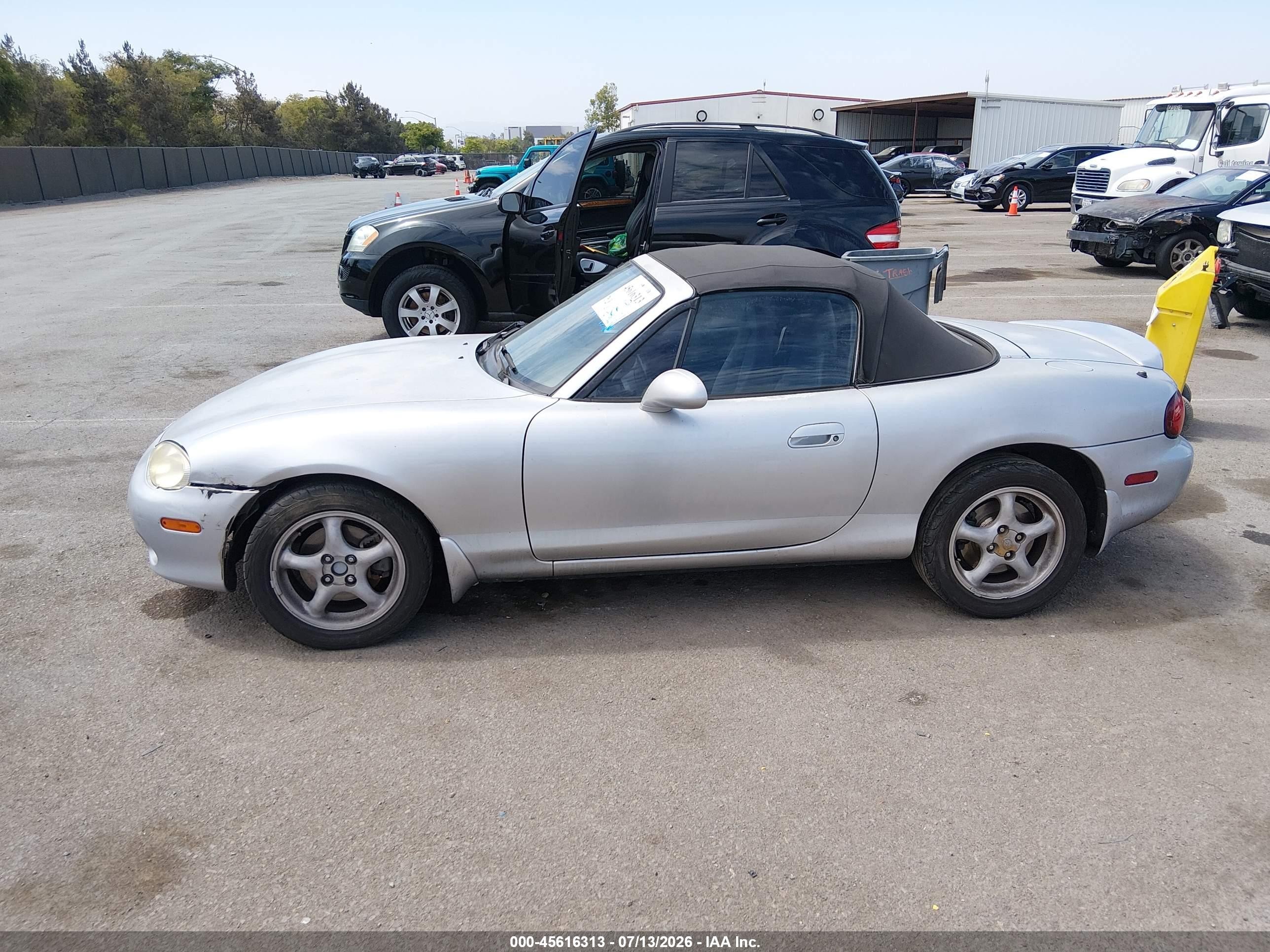 2003 Mazda Mx-5 Miata Cloth/ls/se/shinsen Silver vin: JM1NB353230311101