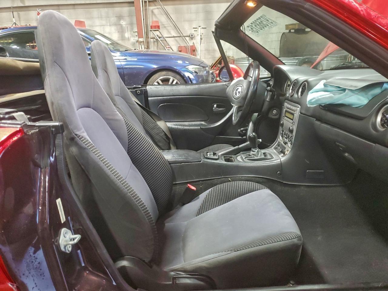 2005 Mazda Mx-5 Miata Base Red vin: JM1NB353250411248