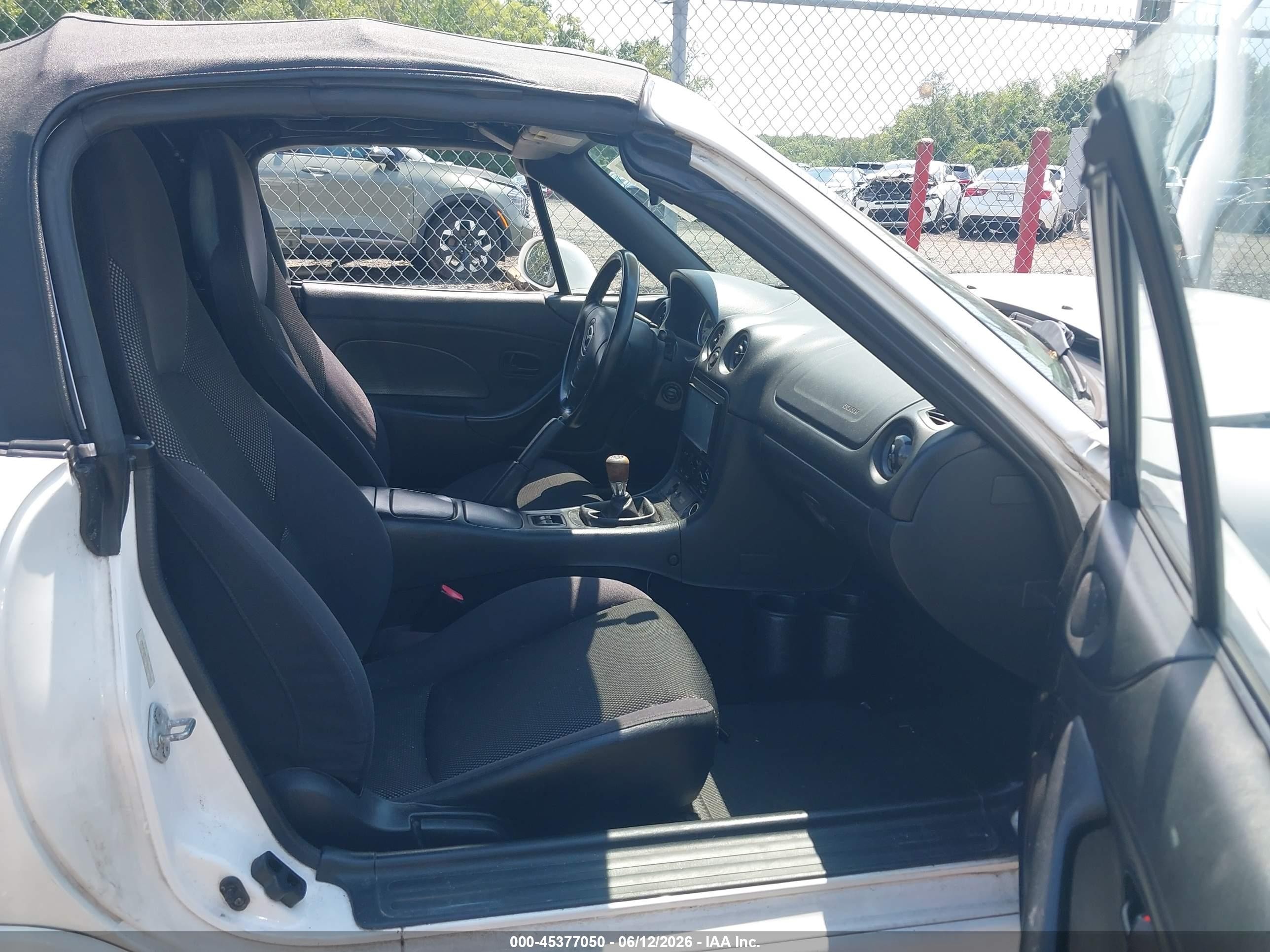 2003 Mazda Mx-5 Miata Cloth/ls/se/shinsen White vin: JM1NB353330300608