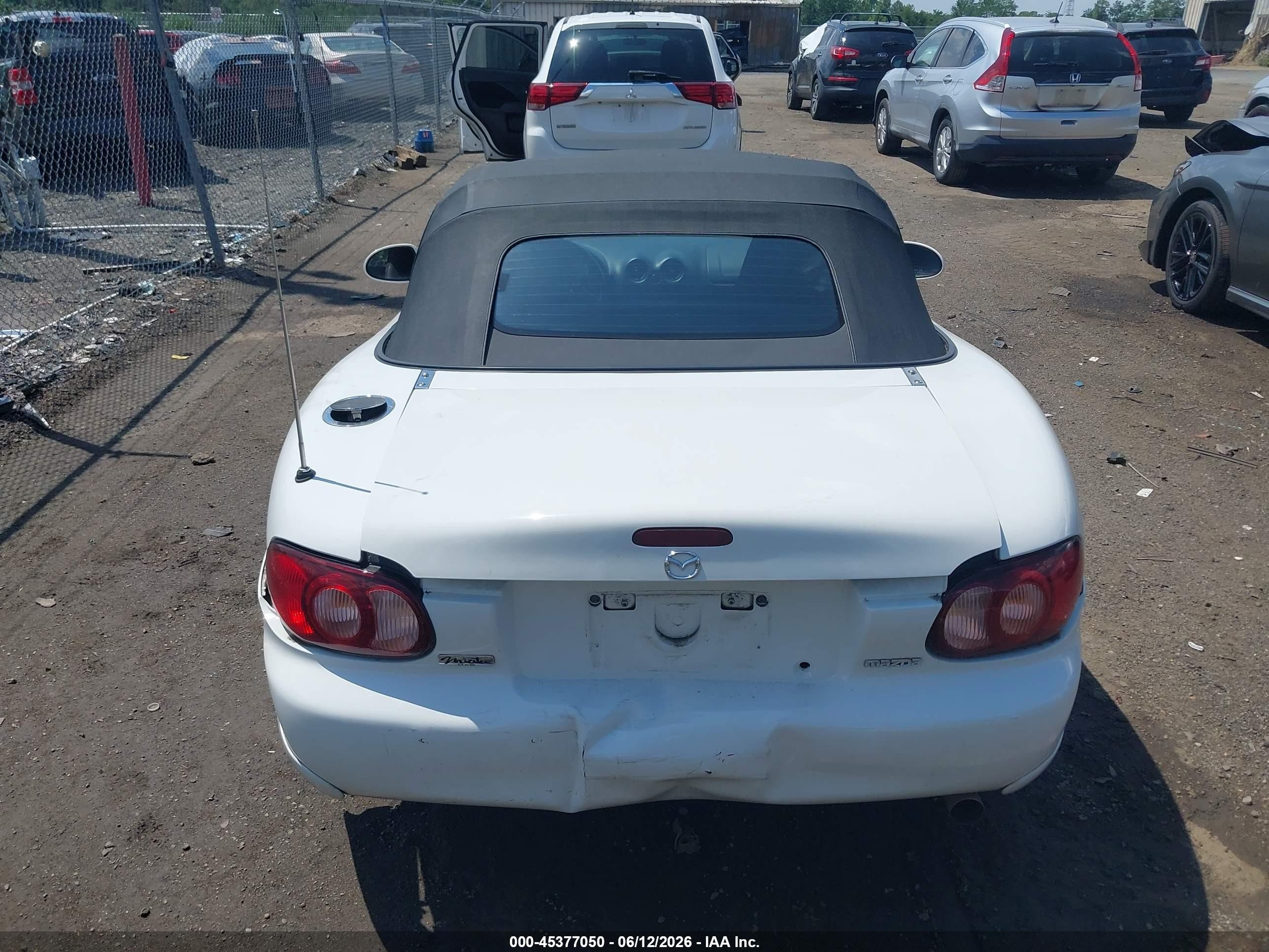 2003 Mazda Mx-5 Miata Cloth/ls/se/shinsen White vin: JM1NB353330300608