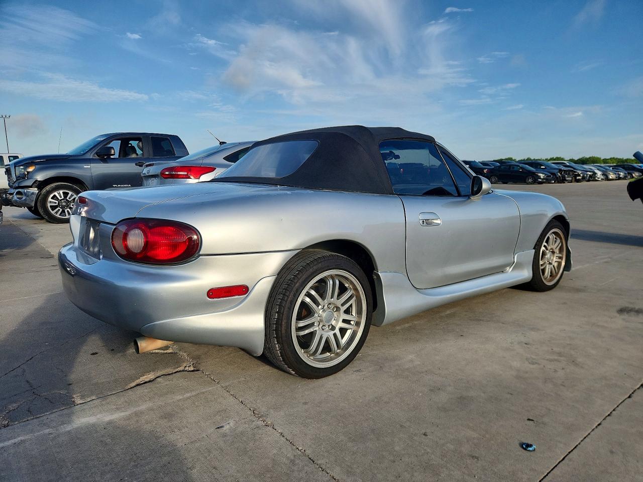 2004 Mazda Mx-5 Miata Base Silver vin: JM1NB353440408088