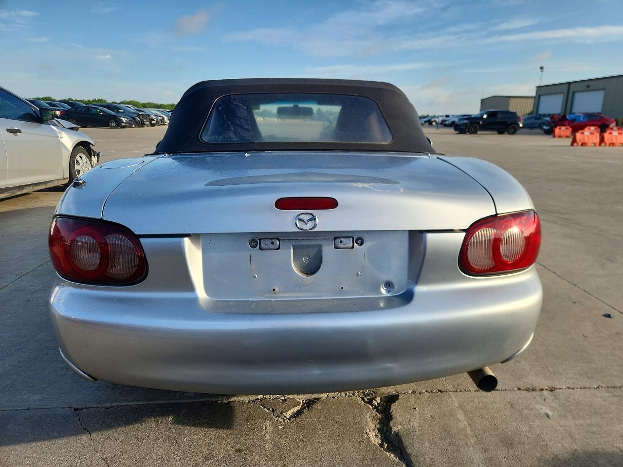2004 Mazda Mx-5 Miata Base Silver vin: JM1NB353440408088