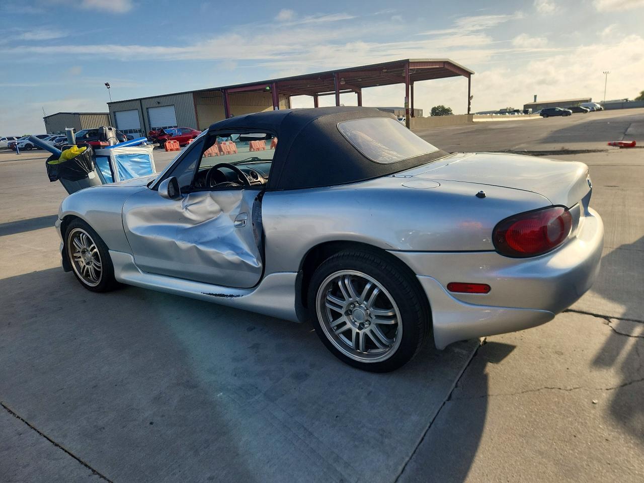 2004 Mazda Mx-5 Miata Base Silver vin: JM1NB353440408088