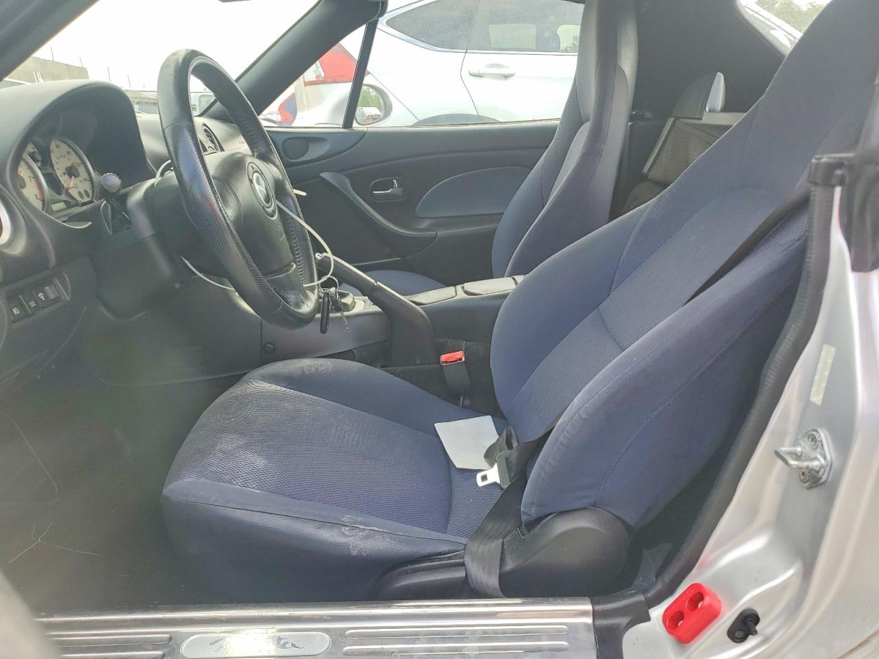 2004 Mazda Mx-5 Miata Base Silver vin: JM1NB353740401720