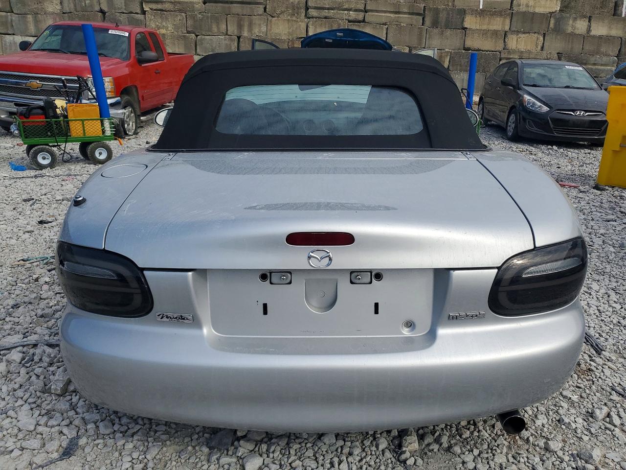 2004 Mazda Mx-5 Miata Base Silver vin: JM1NB353740401720