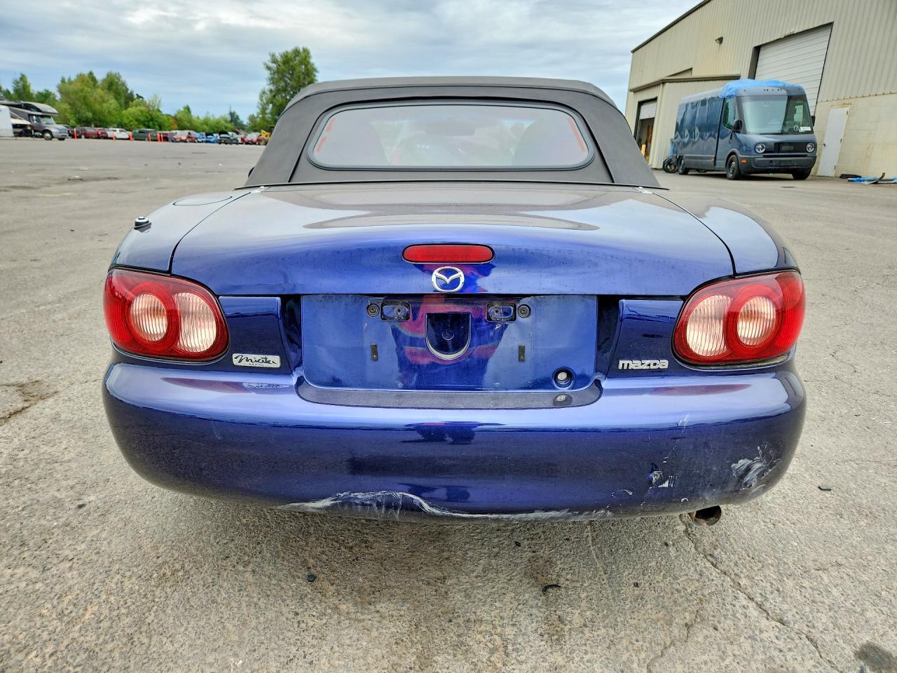 2004 Mazda Mx-5 Miata Base Blue vin: JM1NB353840410104