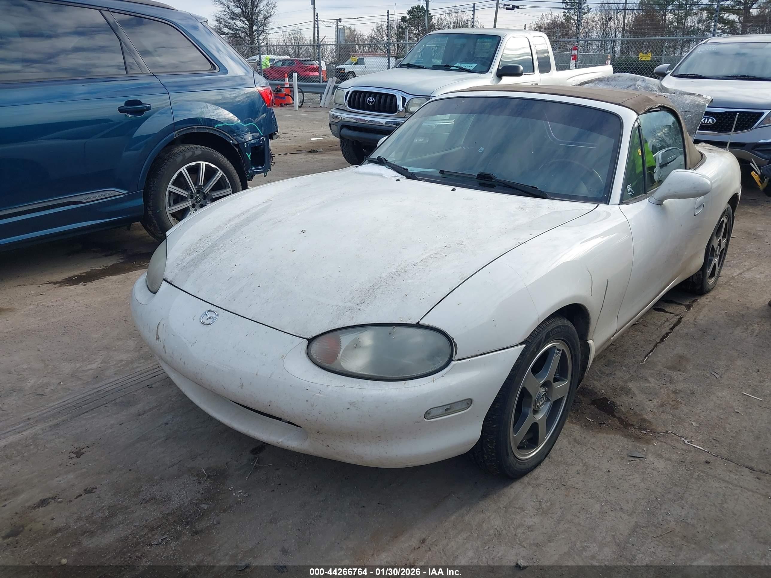 1999 Mazda Mx-5 Miata Leather Pkg/popular Equipment Pkg/sports Pkg/touring/touring Pkg White vin: JM1NB3539X0113170