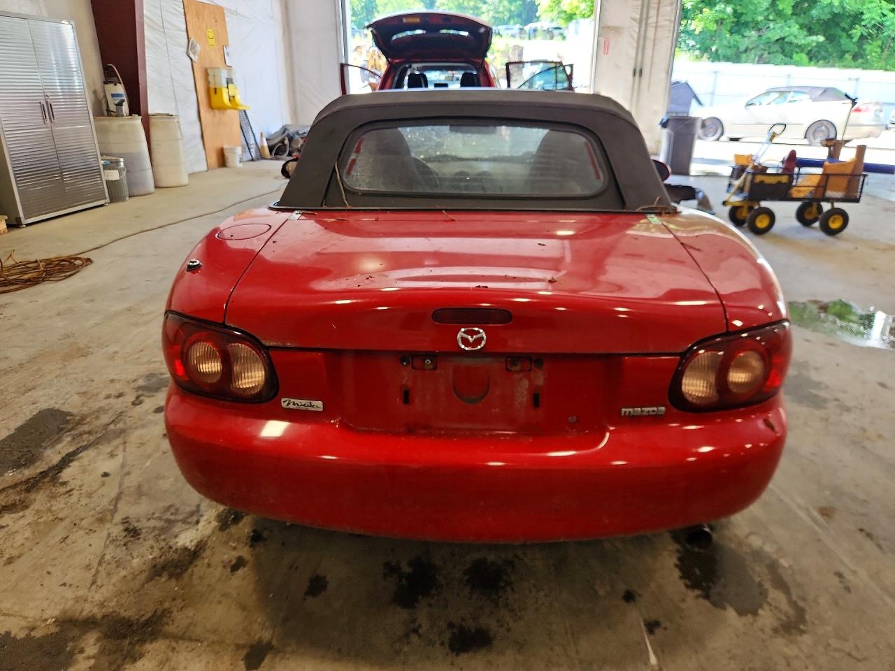 2004 Mazda Mx-5 Miata Base Red vin: JM1NB353X40407513