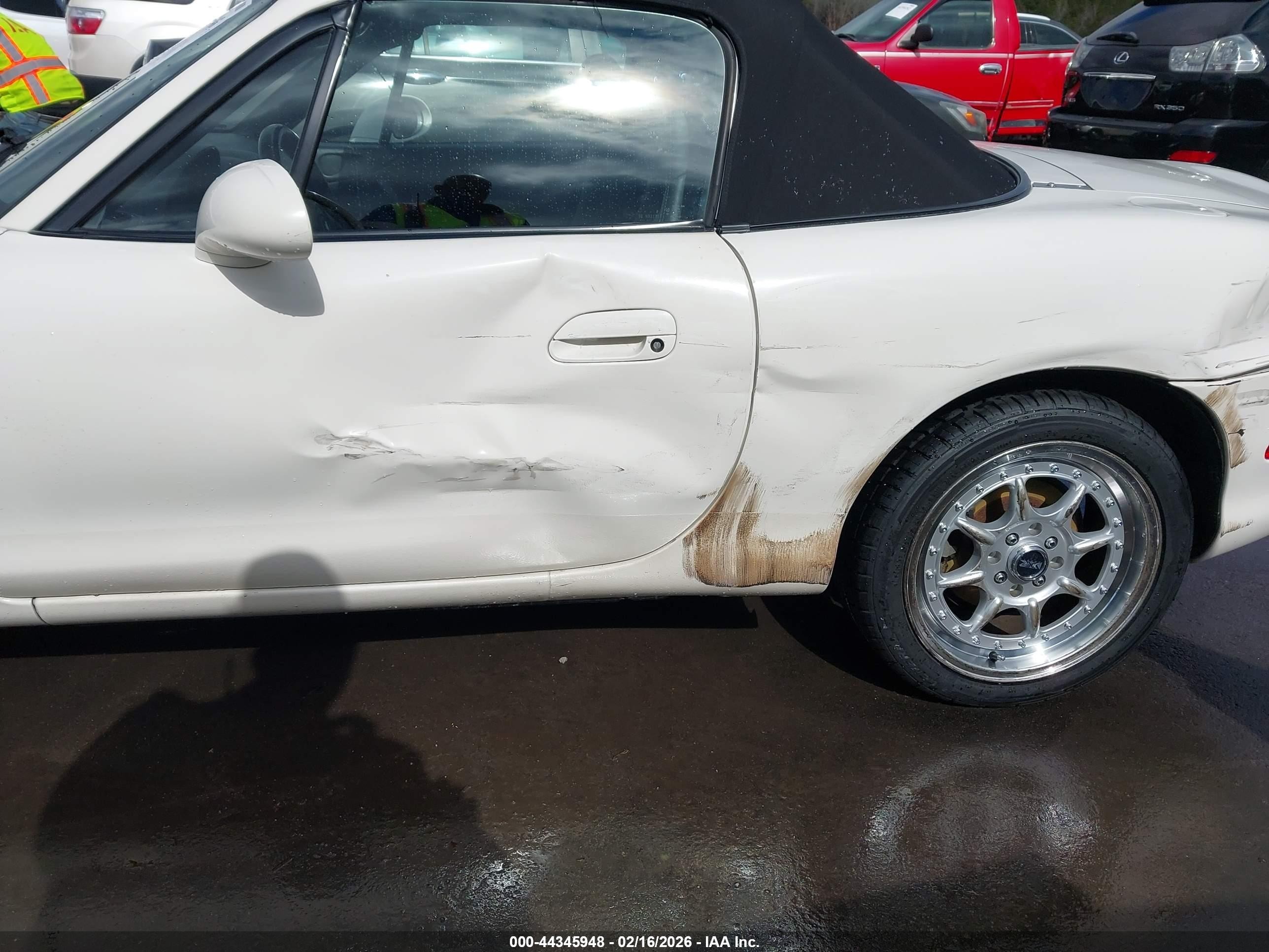 1999 Mazda Mx-5 Miata   White vin: JM1NB353XX0103571