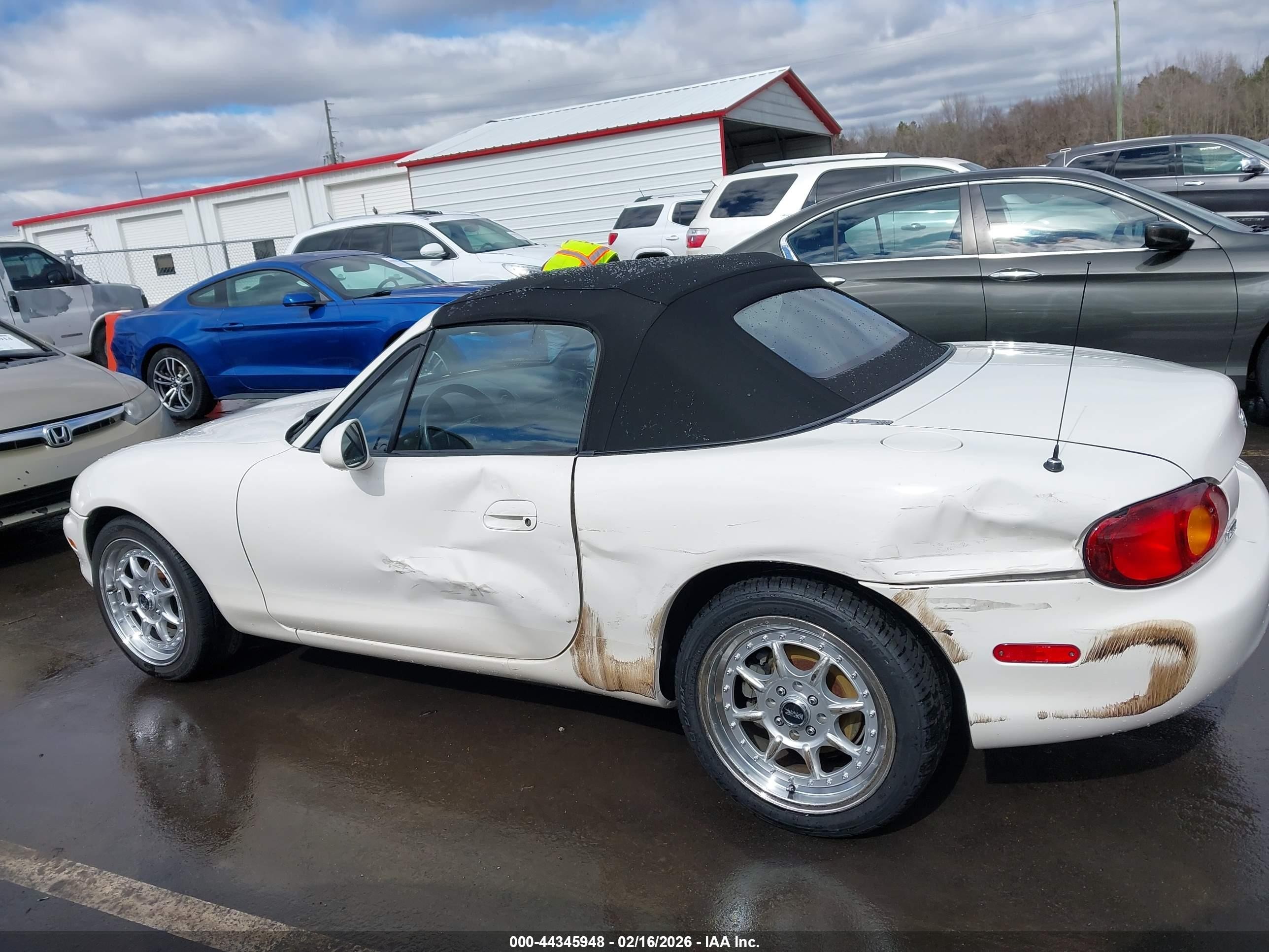 1999 Mazda Mx-5 Miata   White vin: JM1NB353XX0103571