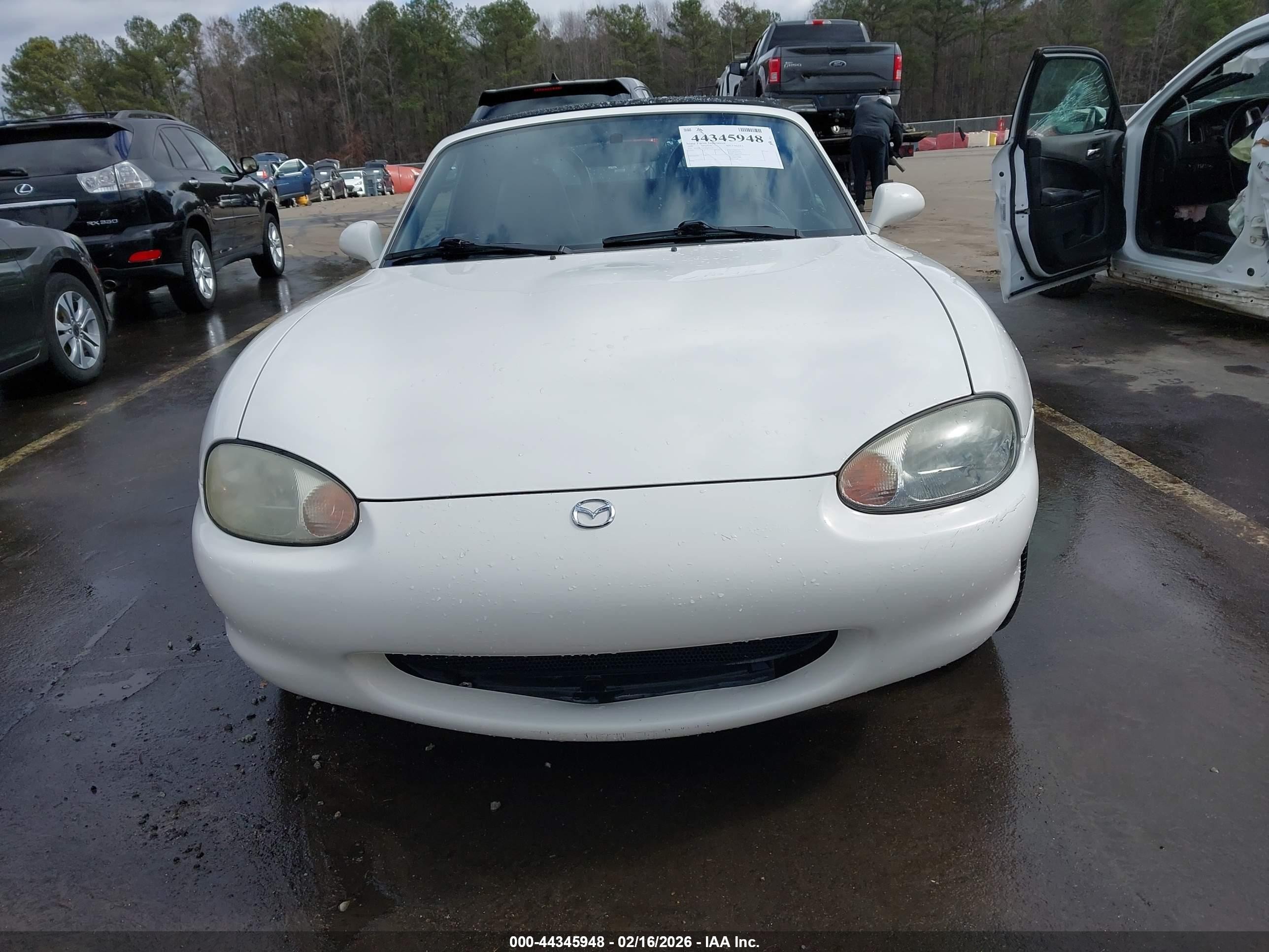 1999 Mazda Mx-5 Miata   White vin: JM1NB353XX0103571