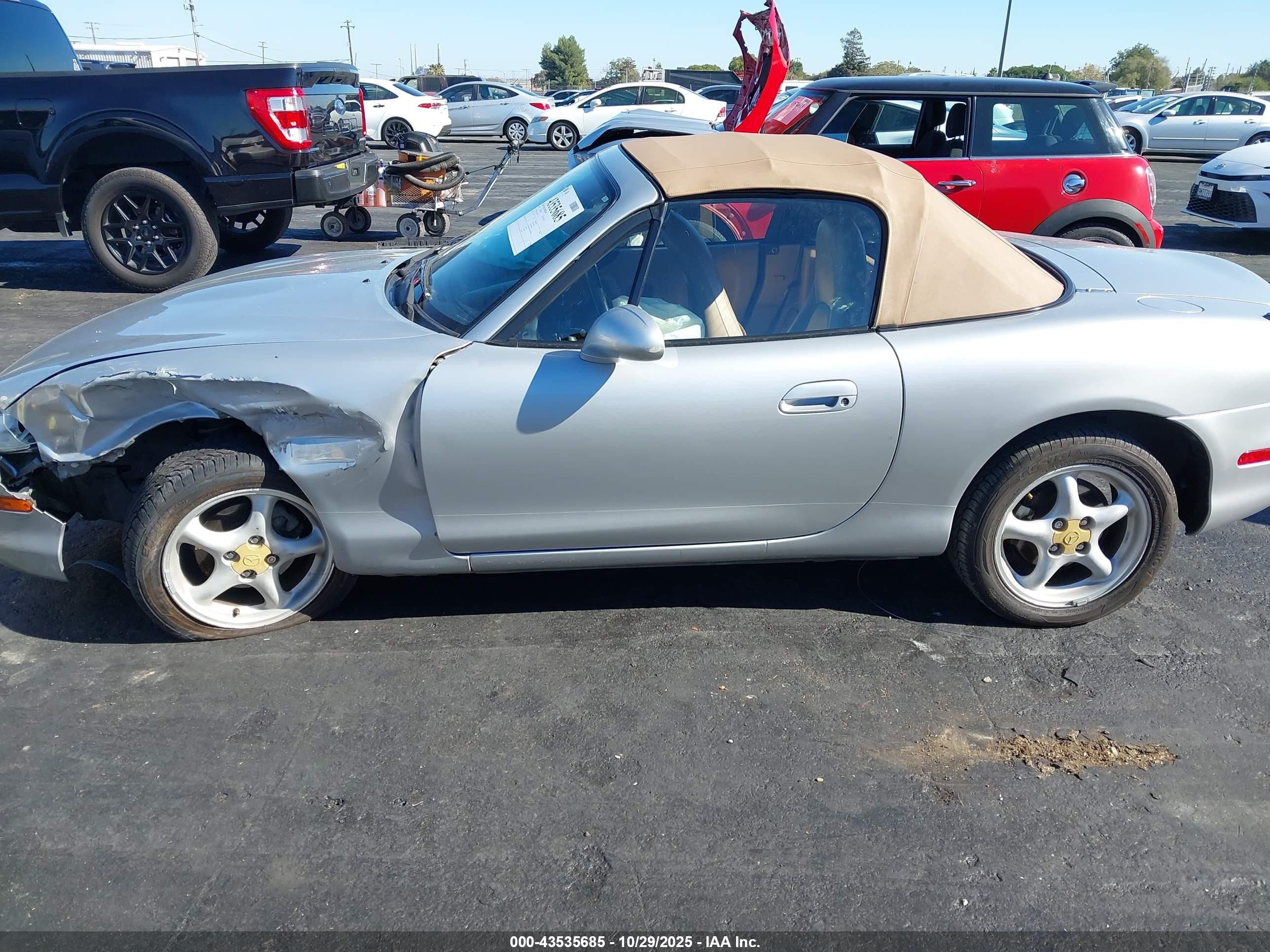 1999 Mazda Mx-5 Miata Leather Pkg/popular Equipment Pkg/sports Pkg/touring Pkg Silver vin: JM1NB353XX0137039