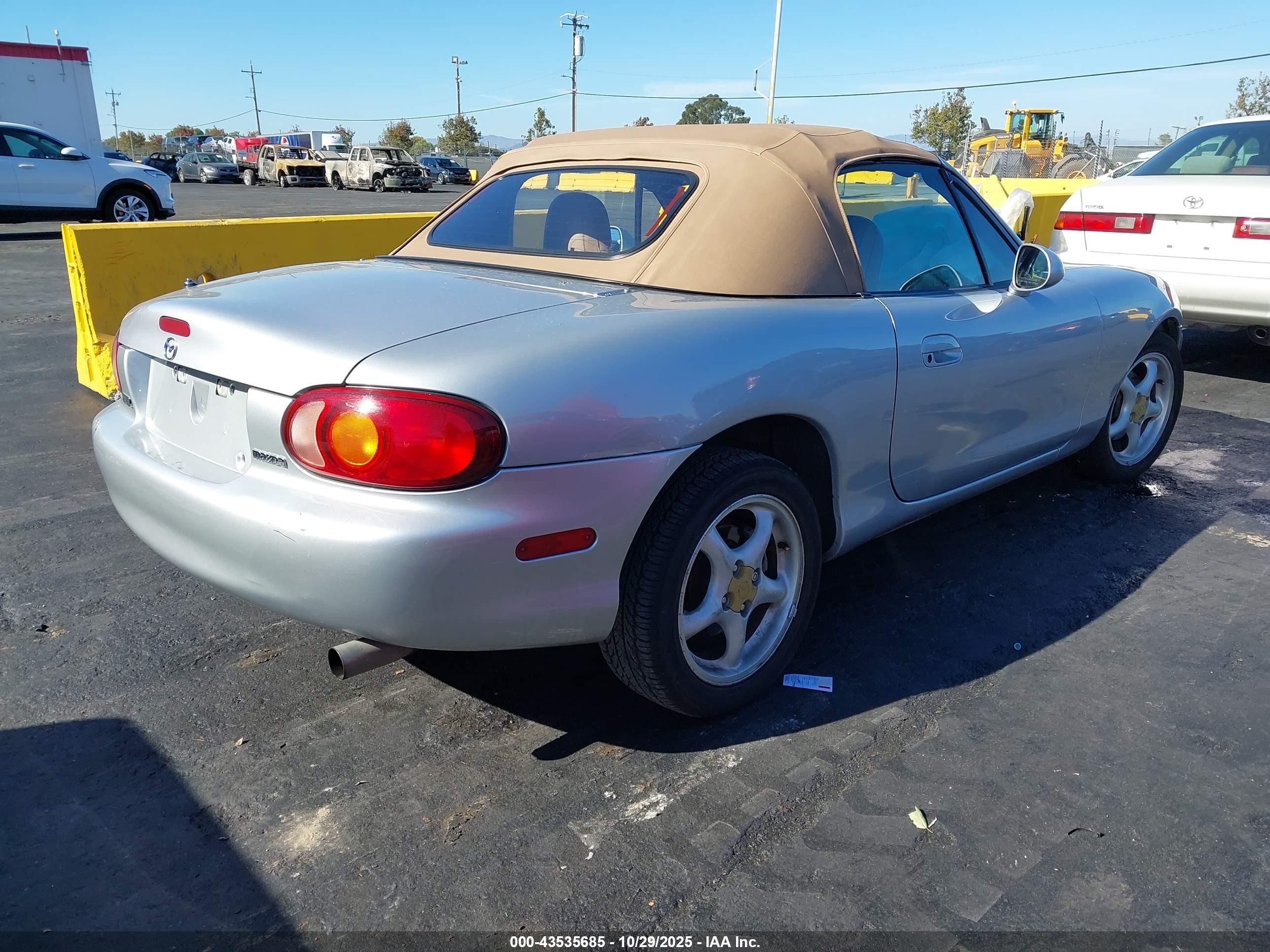 1999 Mazda Mx-5 Miata Leather Pkg/popular Equipment Pkg/sports Pkg/touring Pkg Silver vin: JM1NB353XX0137039