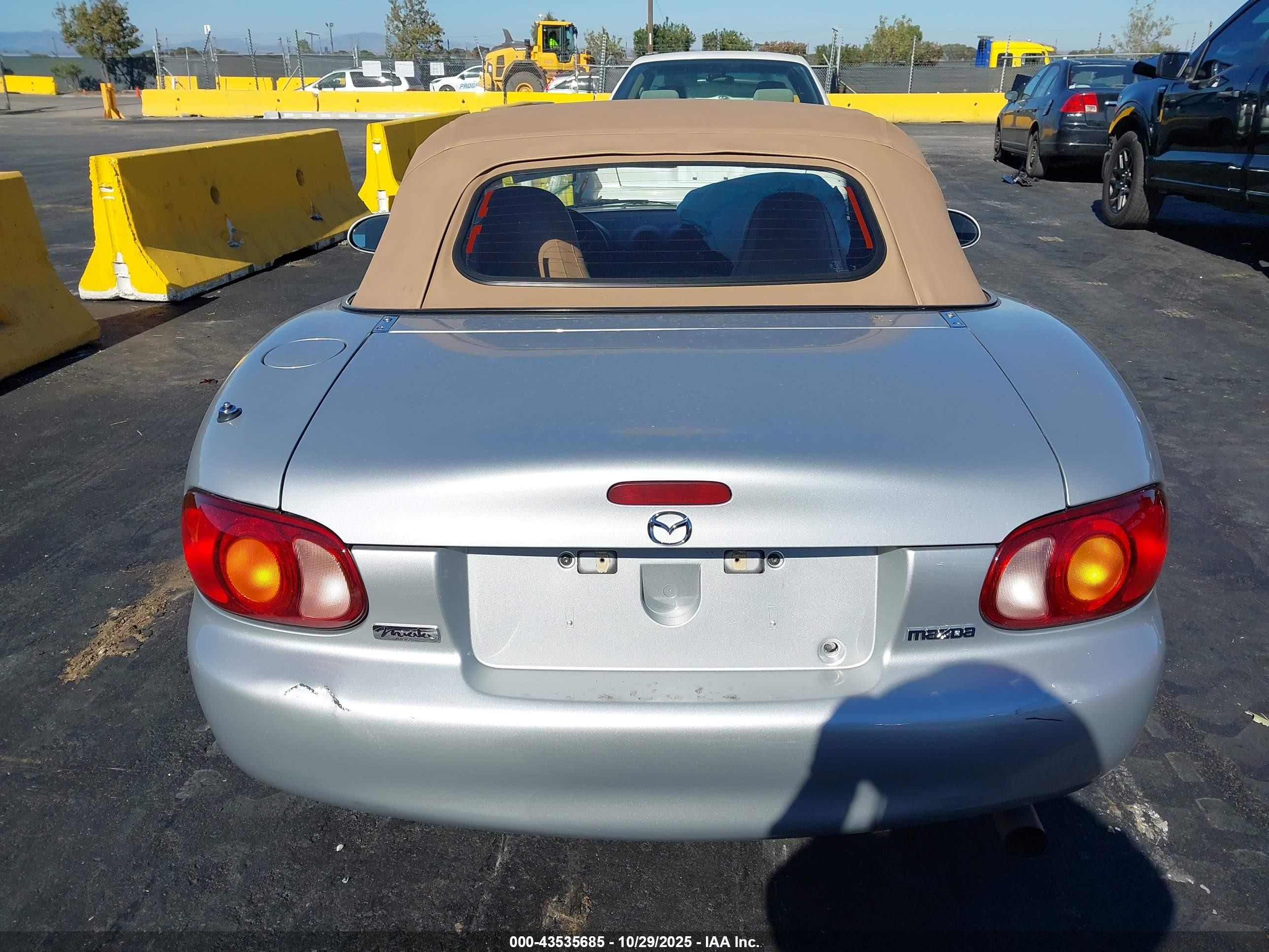 1999 Mazda Mx-5 Miata Leather Pkg/popular Equipment Pkg/sports Pkg/touring Pkg Silver vin: JM1NB353XX0137039