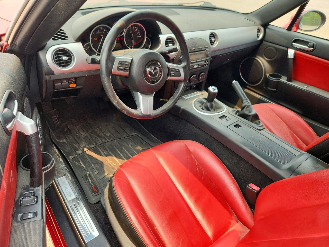 2006 Mazda Mx-5 Miata Red vin: JM1NC15F960102079