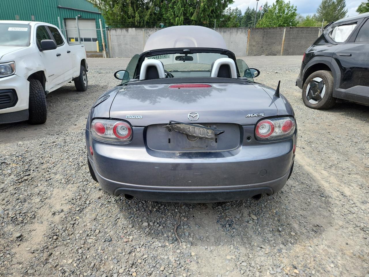 2008 Mazda Mx-5 Miata Base Gray vin: JM1NC25F380148063 Damage: Right Tail Light, Cracked, Replacement Required