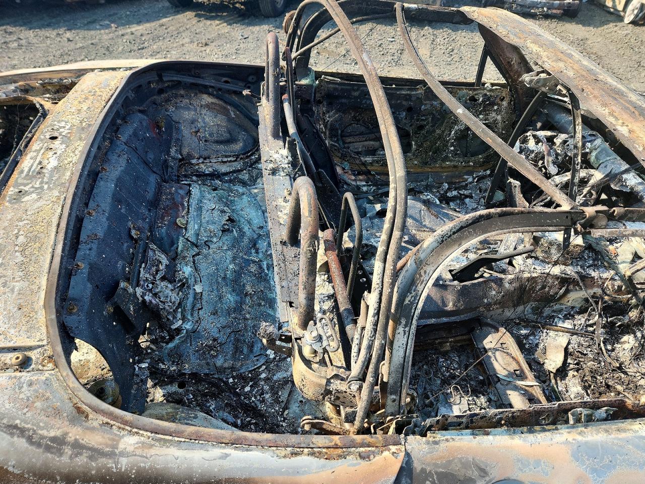 2006 Mazda Mx-5 Miata Burn vin: JM1NC25F460100553