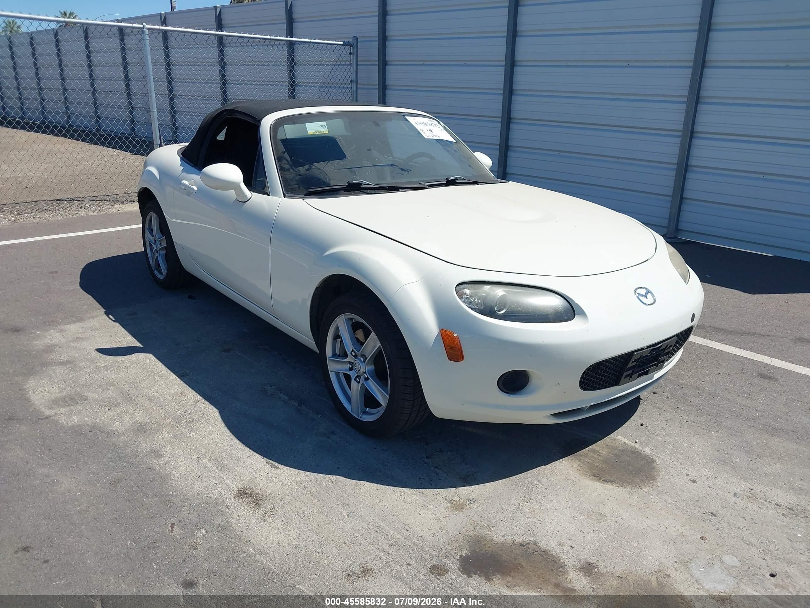 2006 Mazda Mx-5   White vin: JM1NC25F460107406