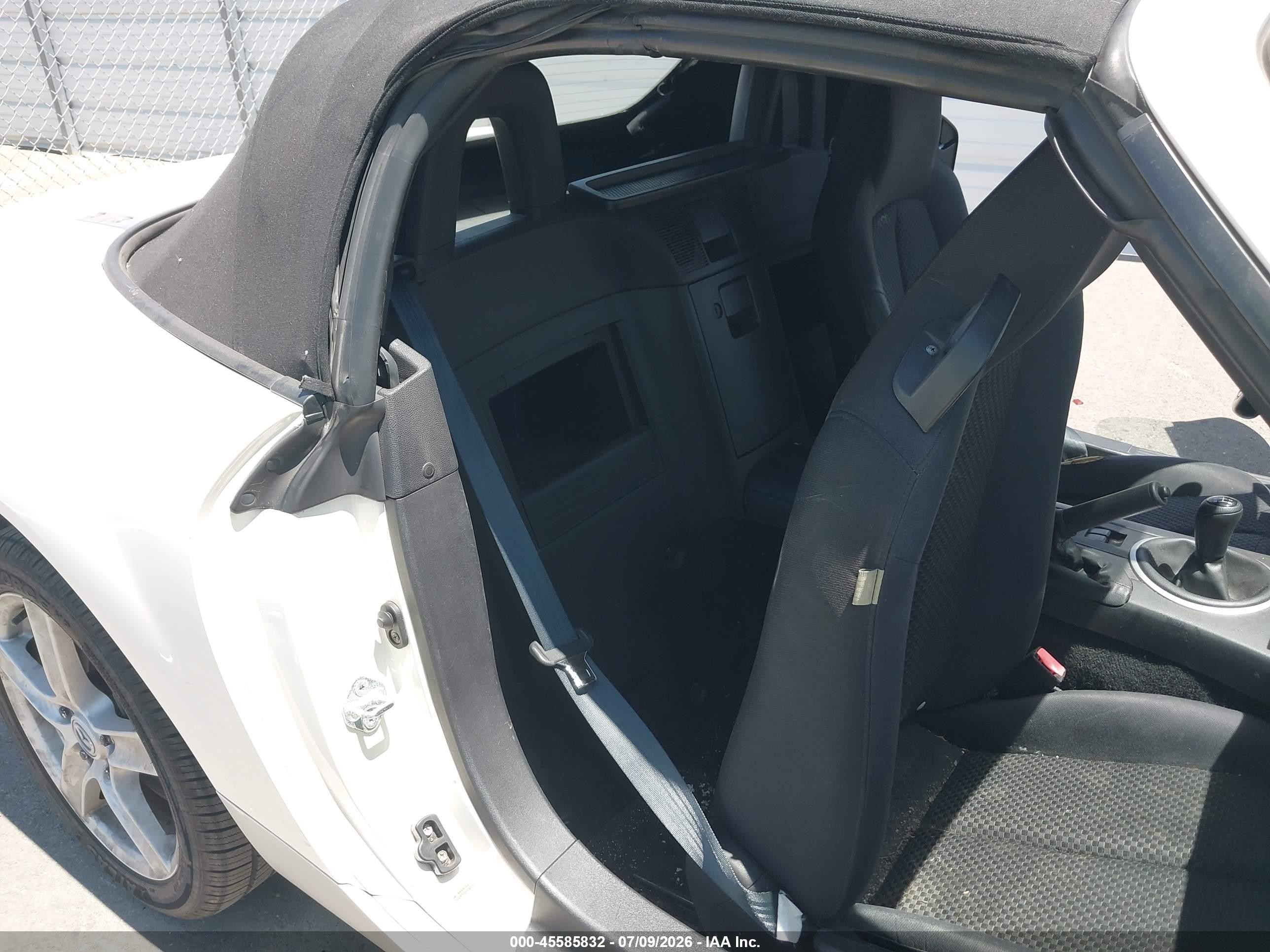 2006 Mazda Mx-5   Белый vin: JM1NC25F460107406