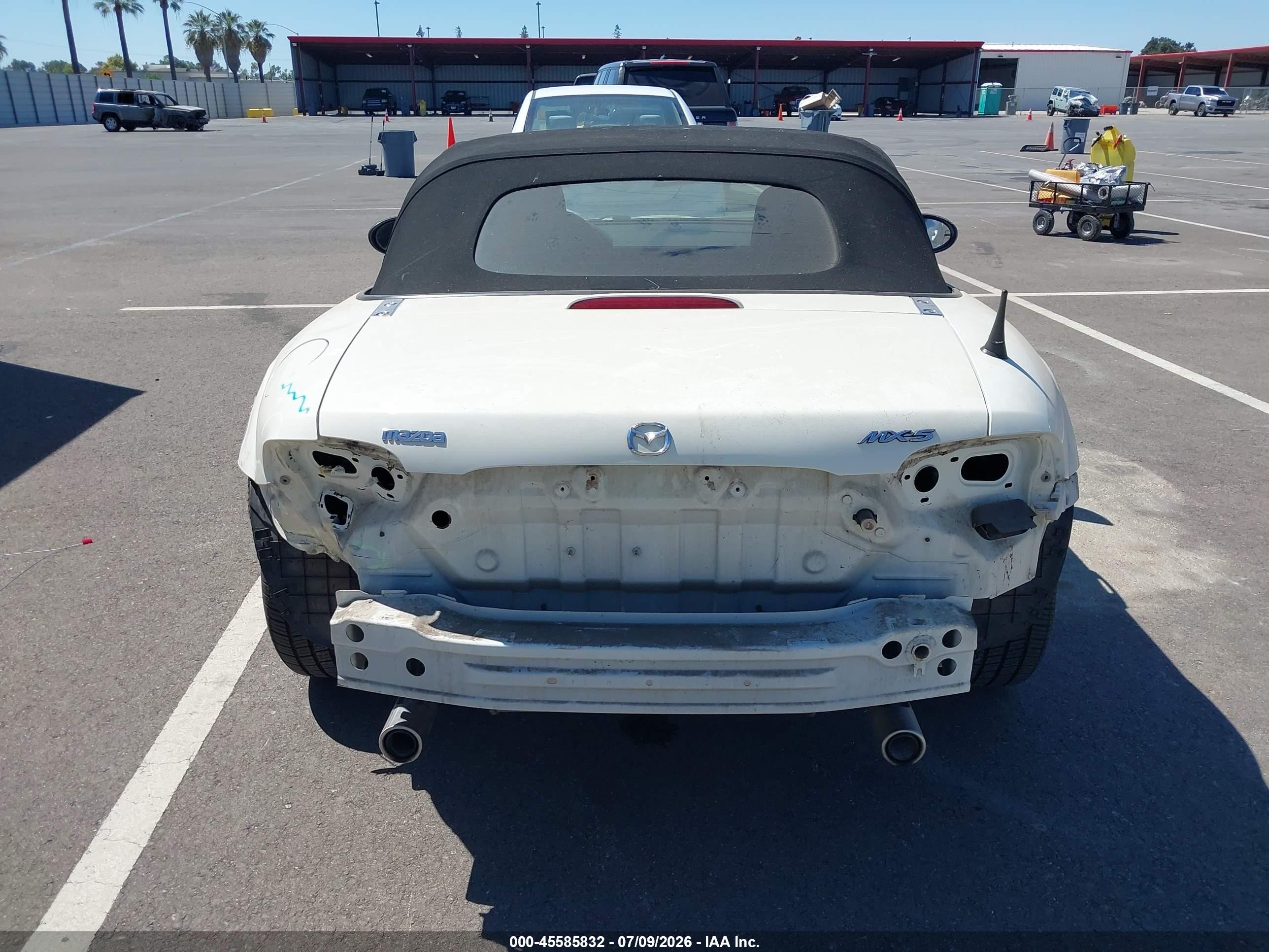 2006 Mazda Mx-5   Белый vin: JM1NC25F460107406